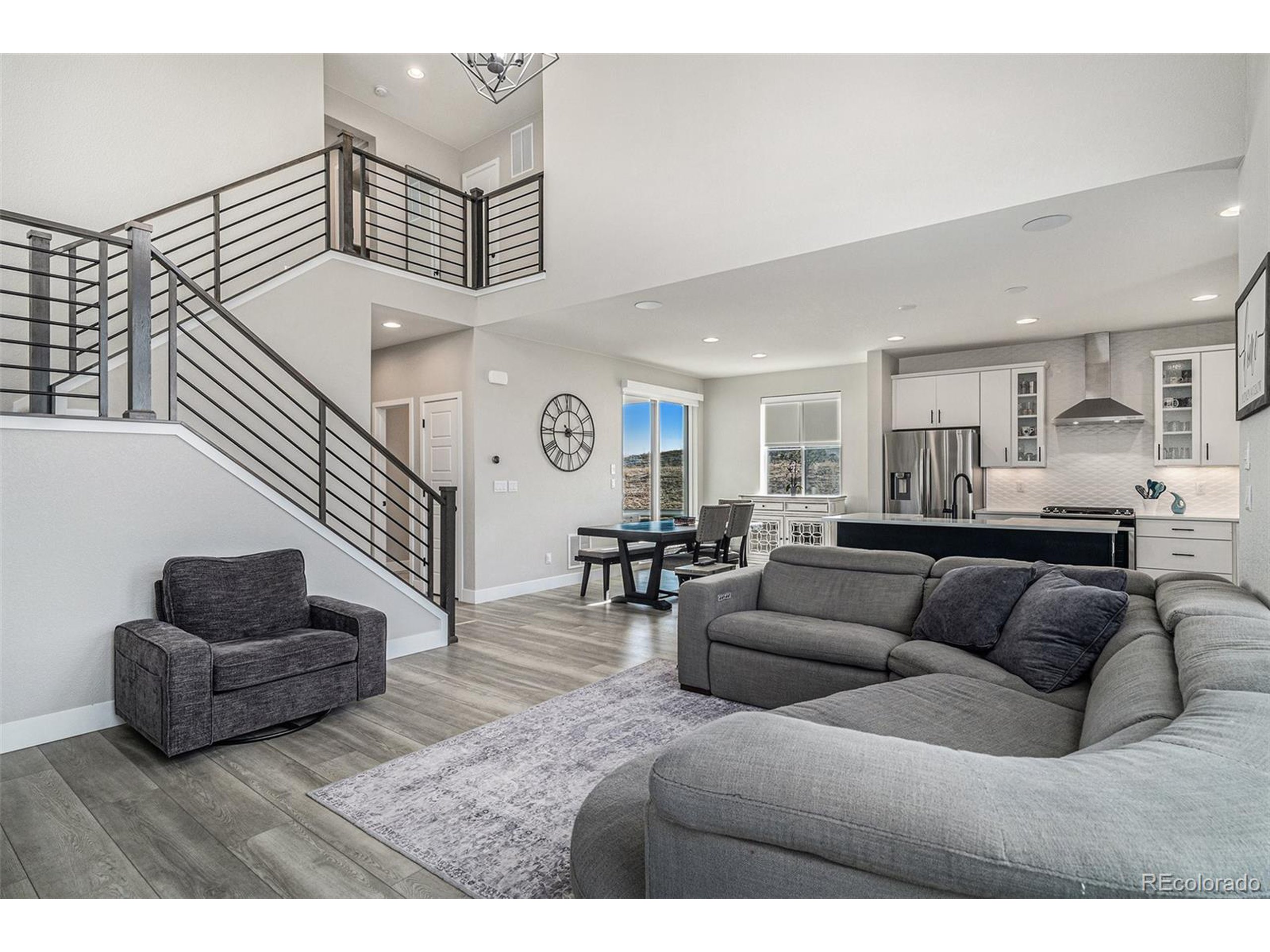 6183 Stable View St