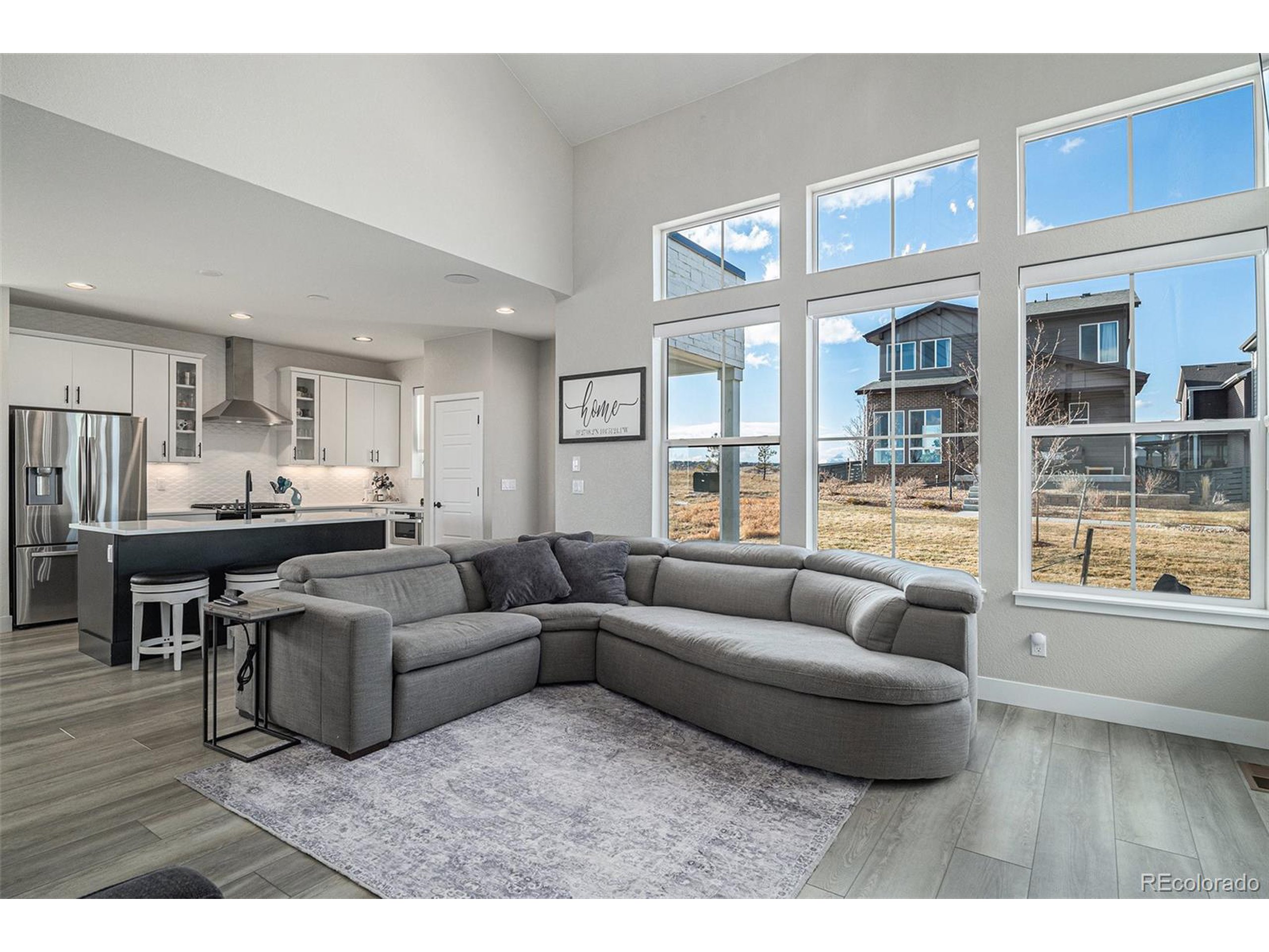 6183 Stable View St