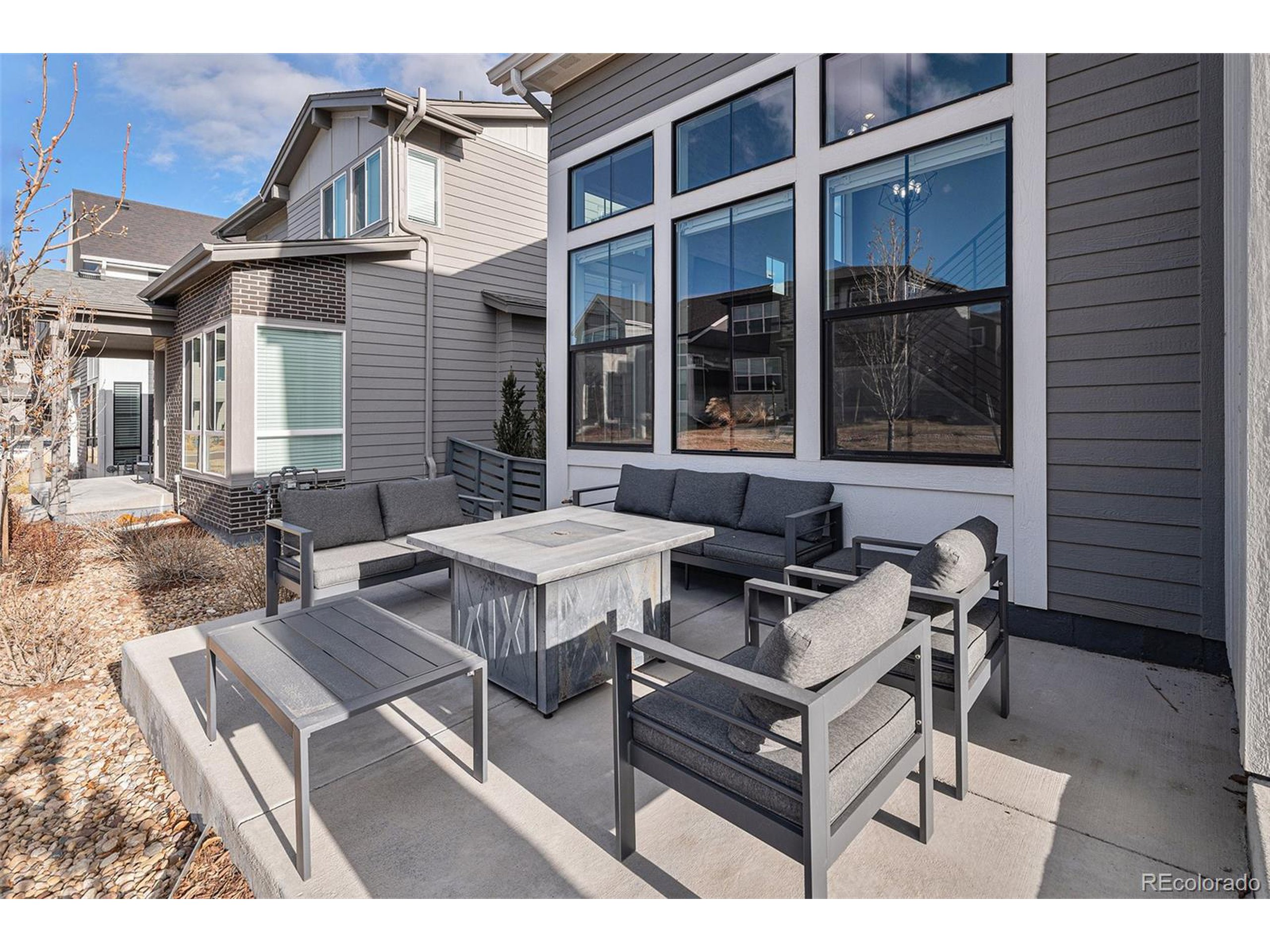 6183 Stable View St