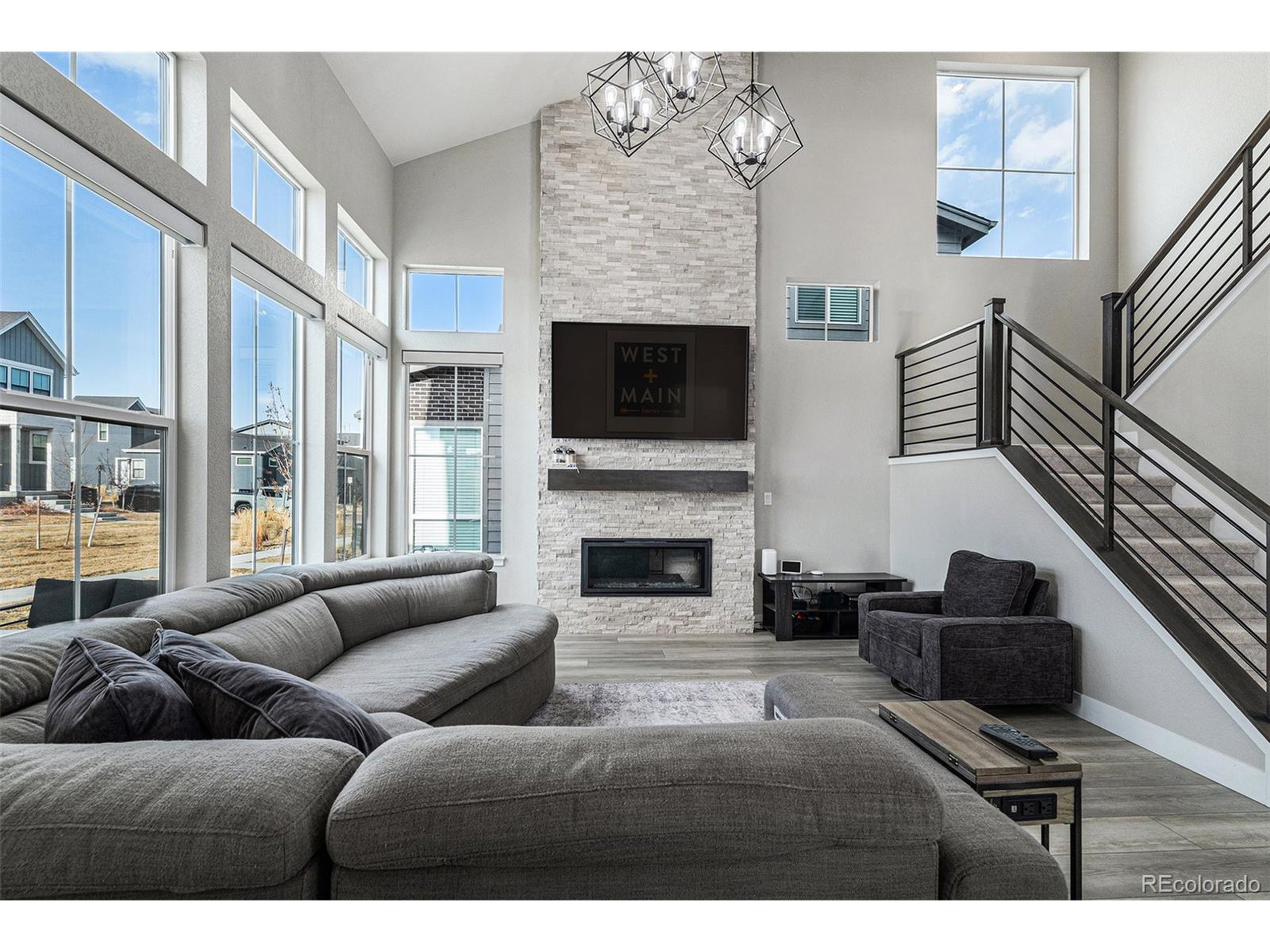 6183 Stable View St