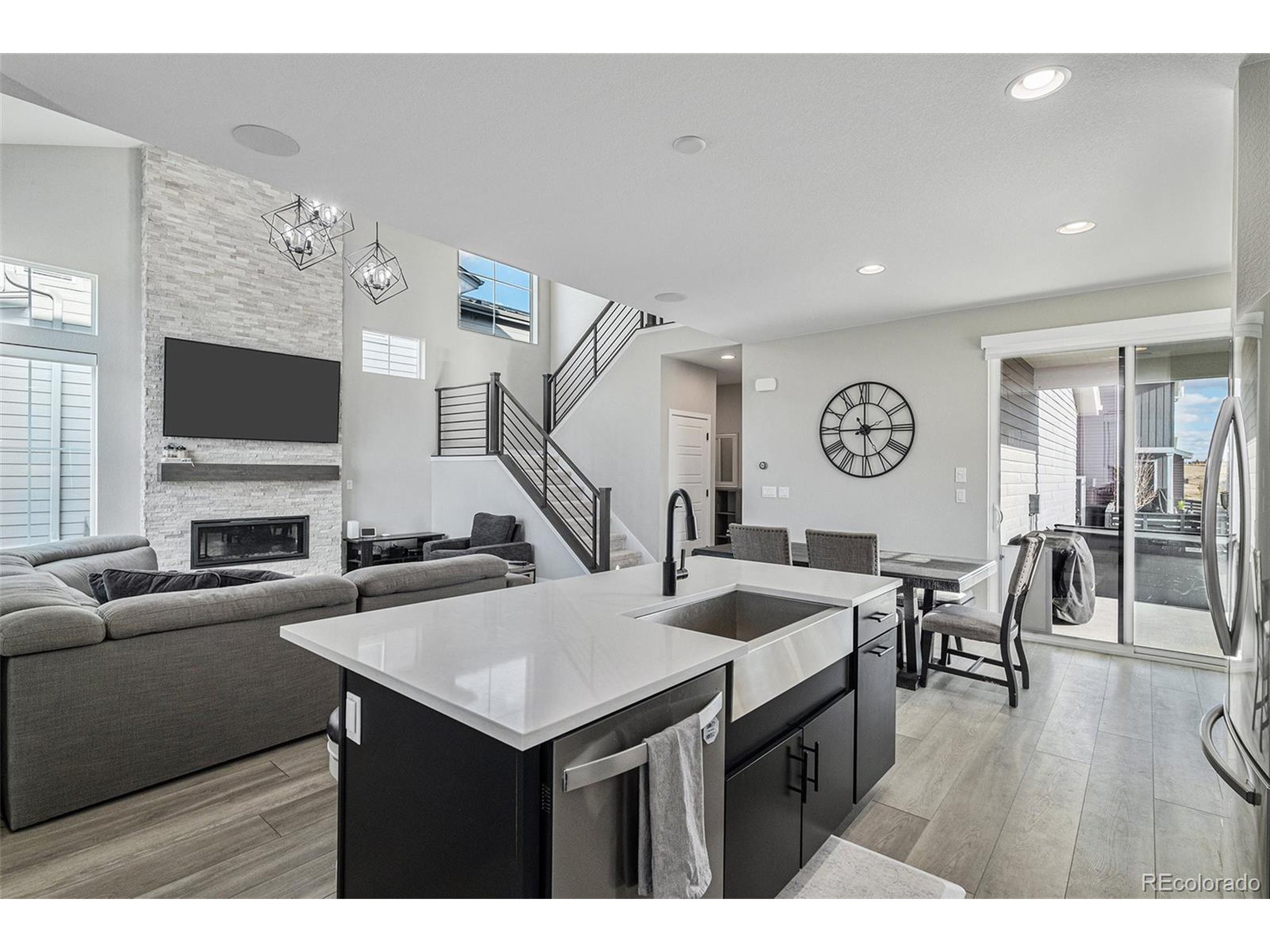 6183 Stable View St