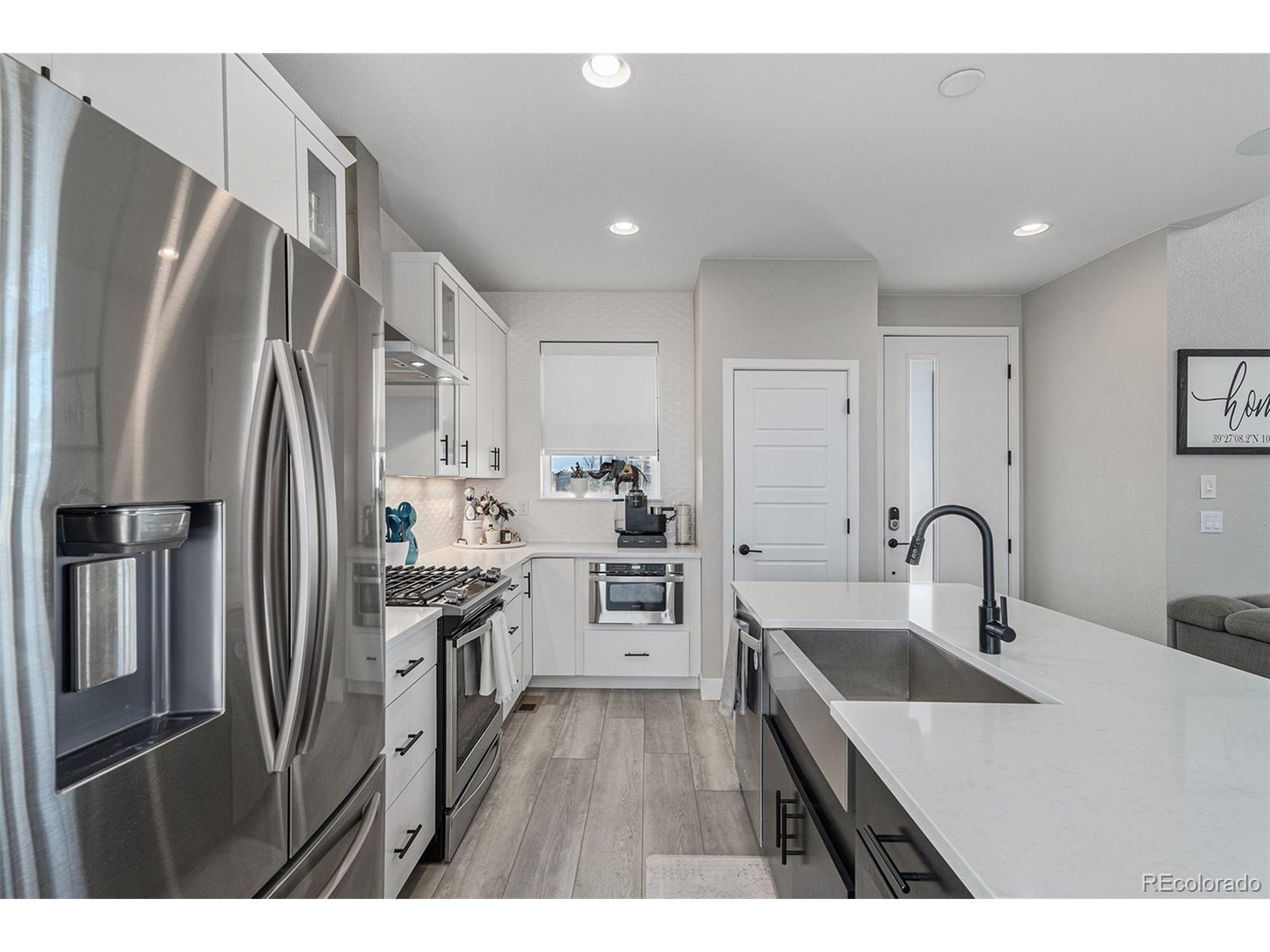 6183 Stable View St