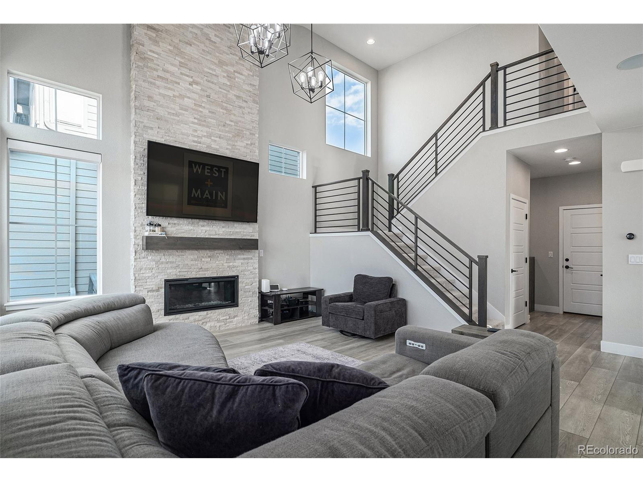 6183 Stable View St