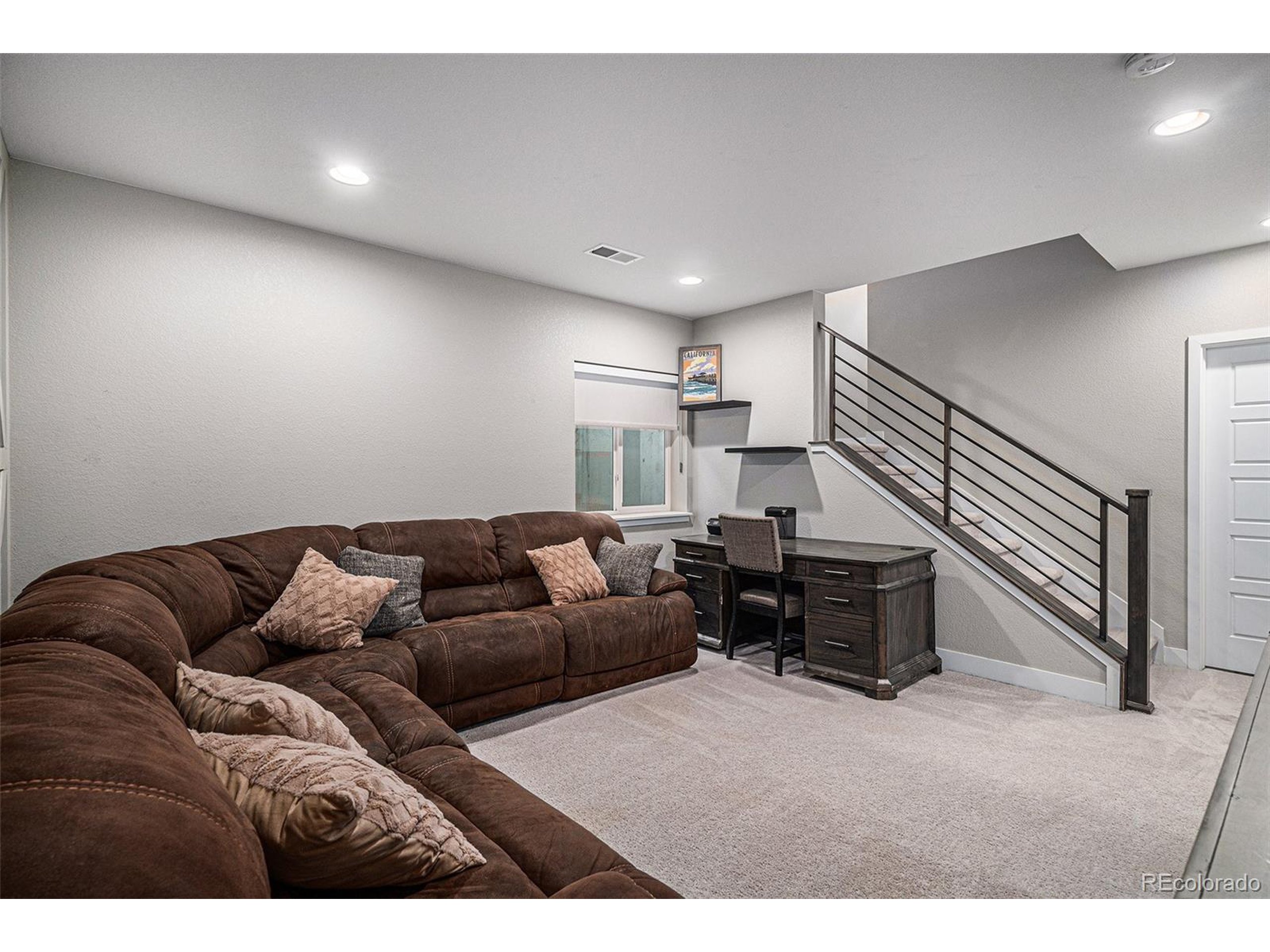 6183 Stable View St