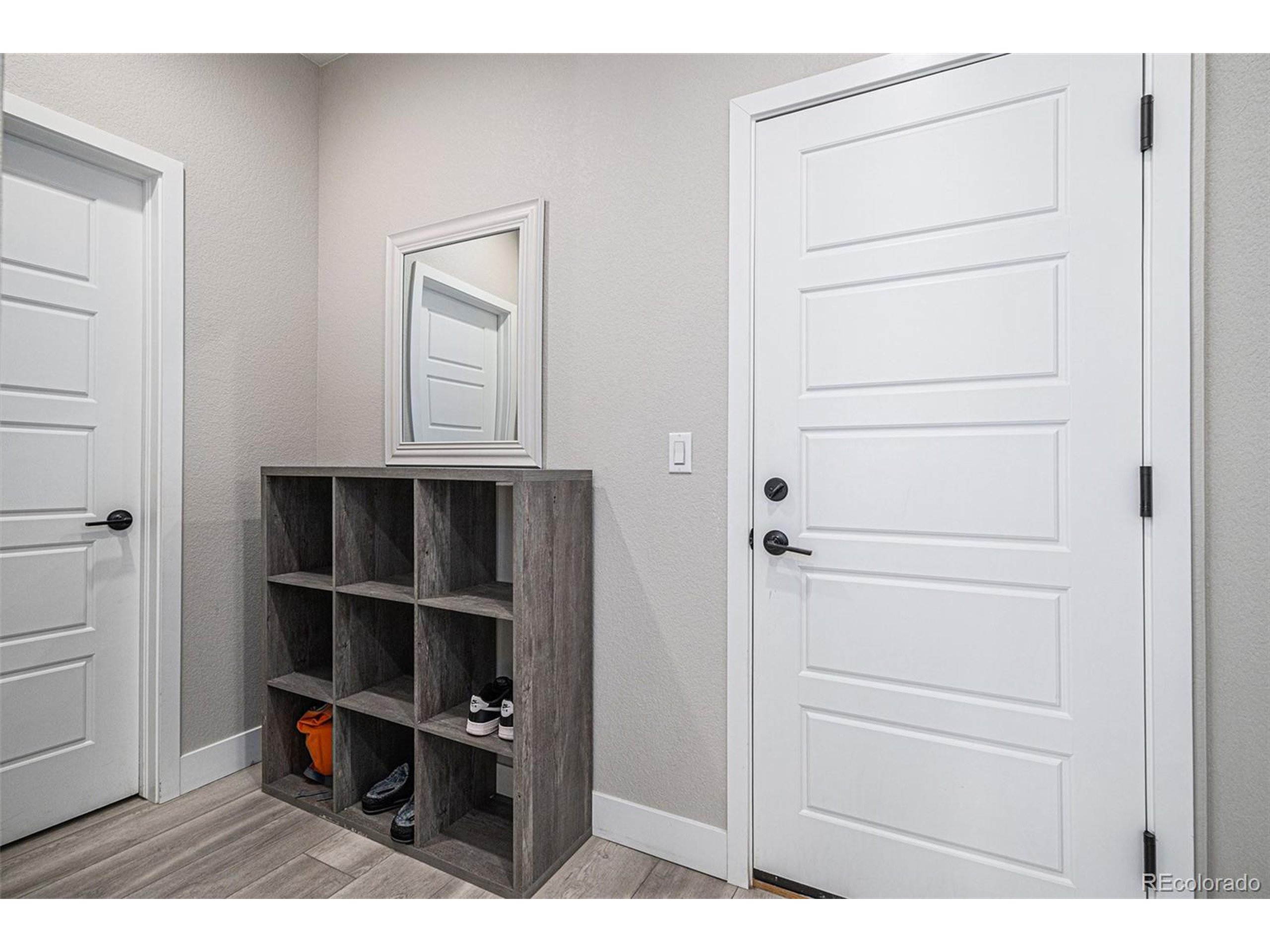 6183 Stable View St