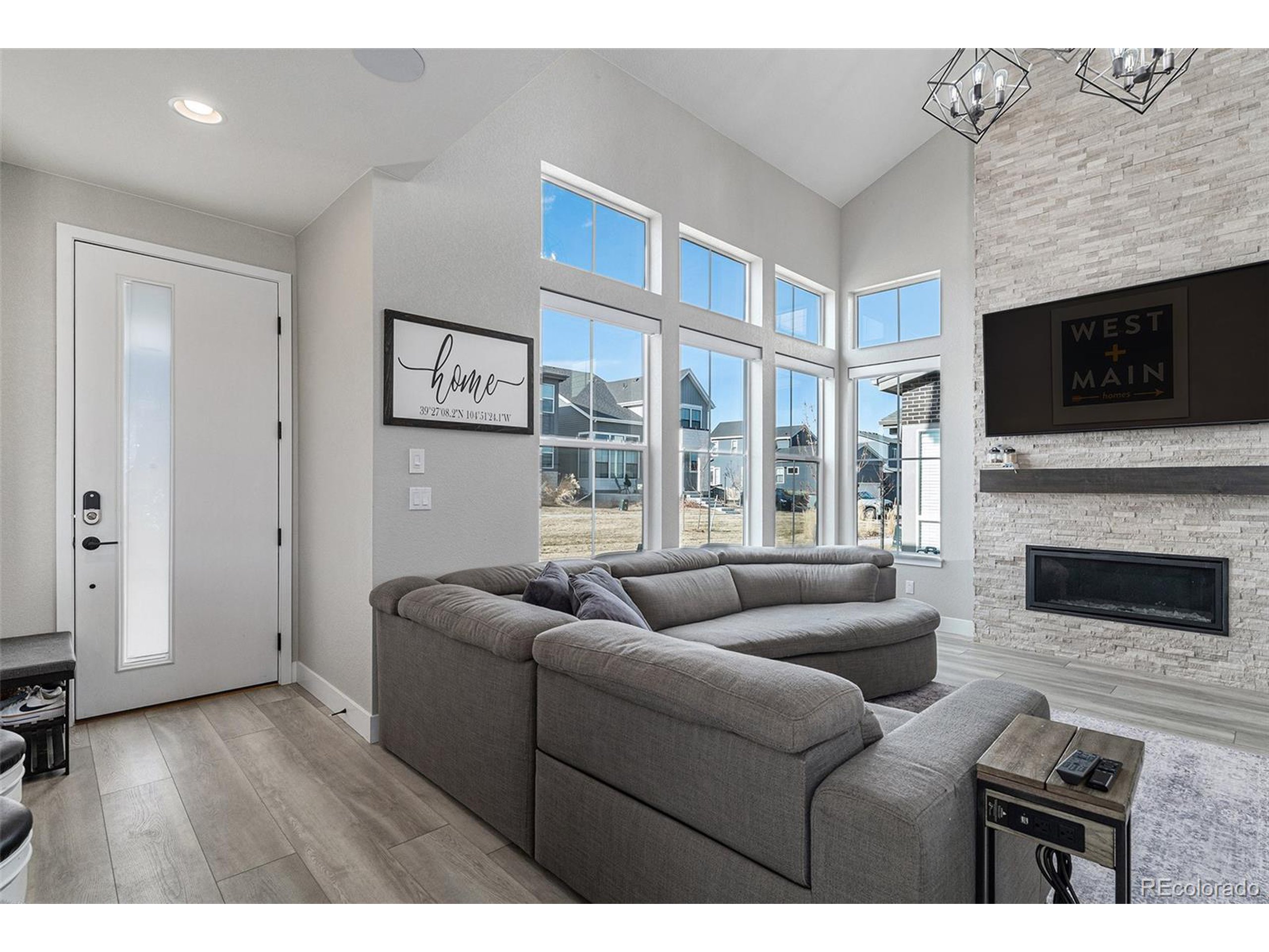 6183 Stable View St