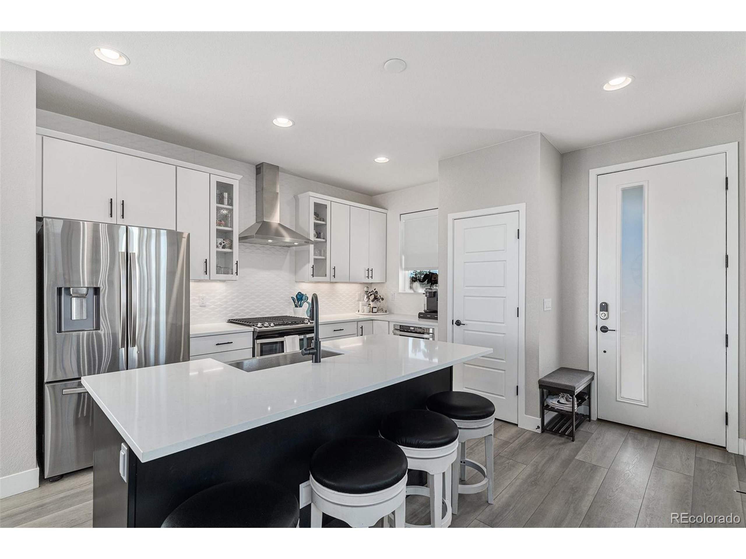 6183 Stable View St