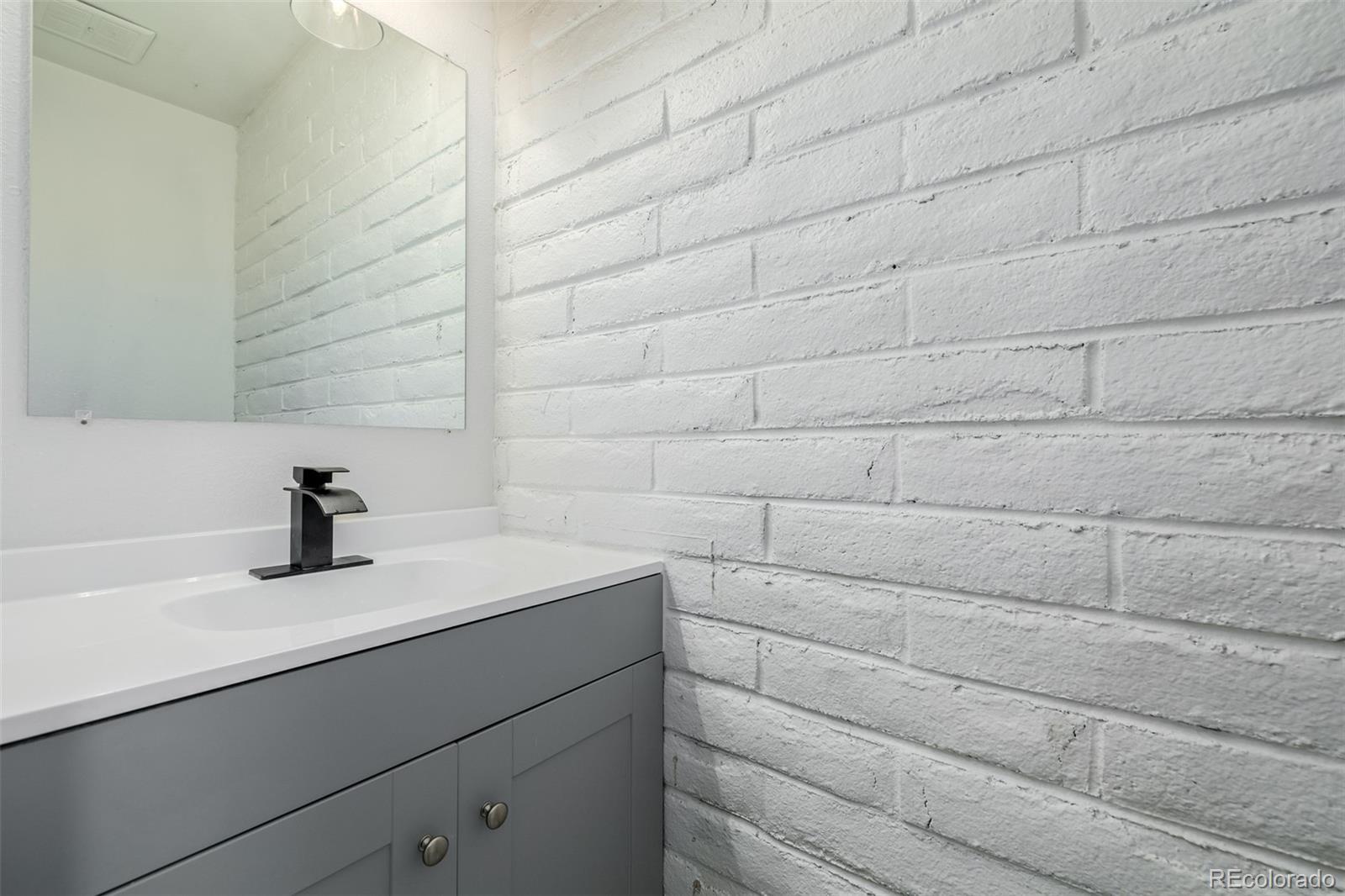 1060 S Parker Road Unit: 28