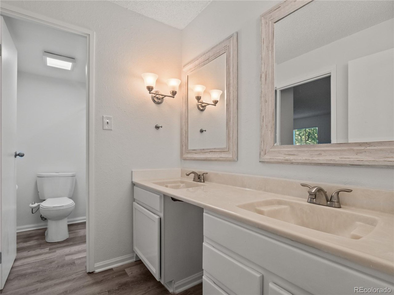 2880 S Locust St South towe-S203