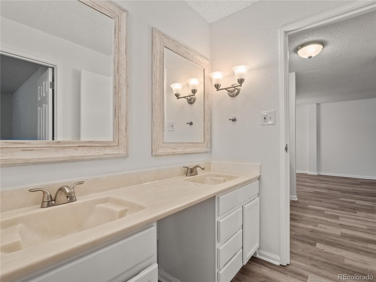 2880 S Locust St South towe-S203