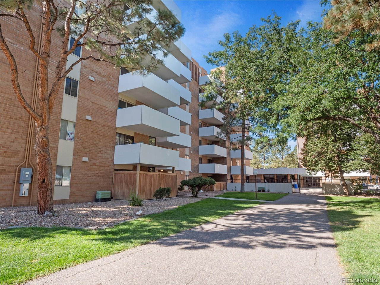 2880 S Locust St South towe-S203