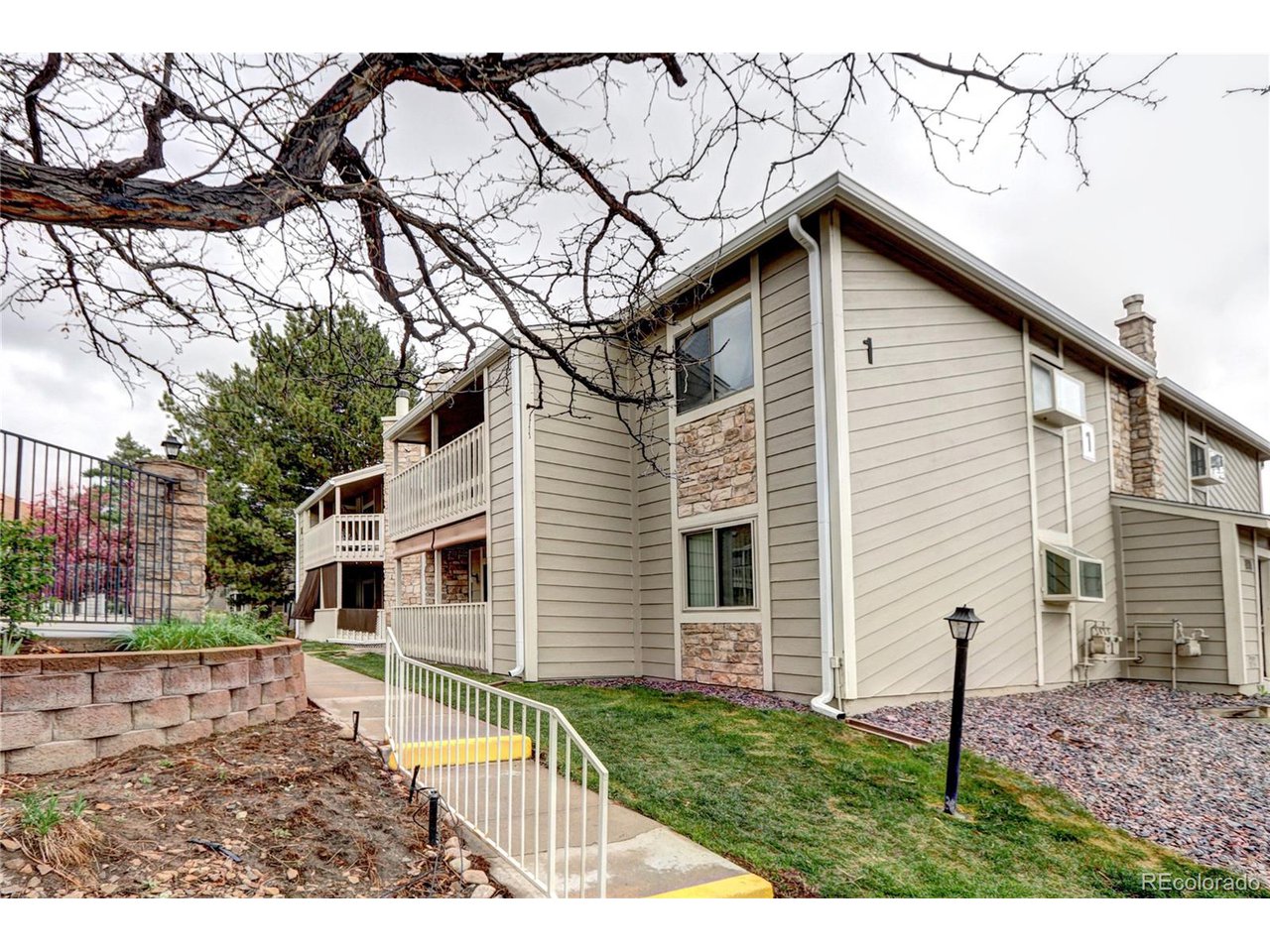 8225 Fairmount Dr 104