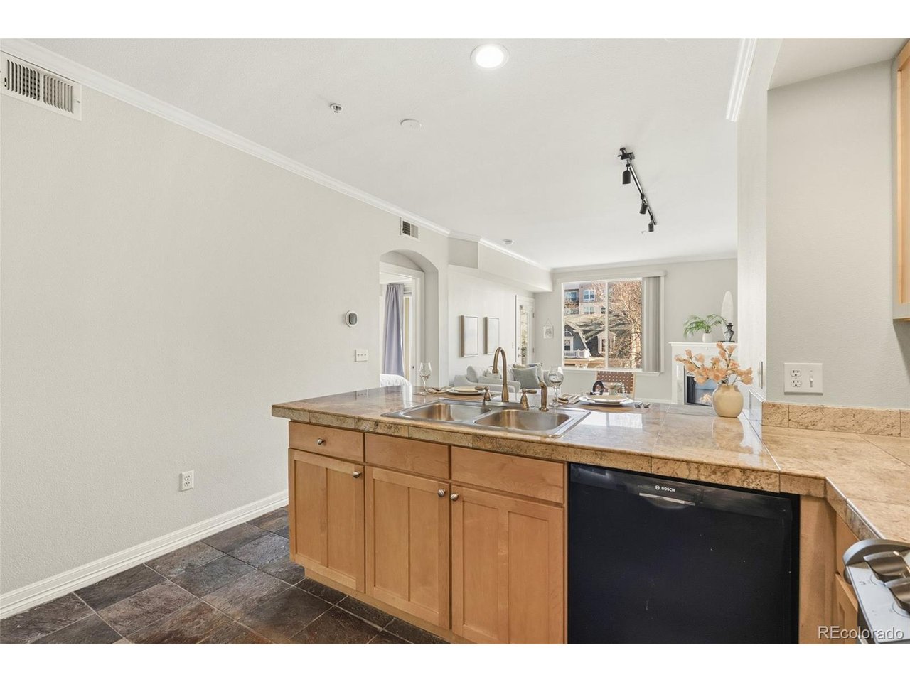 1705 N Gaylord St 207