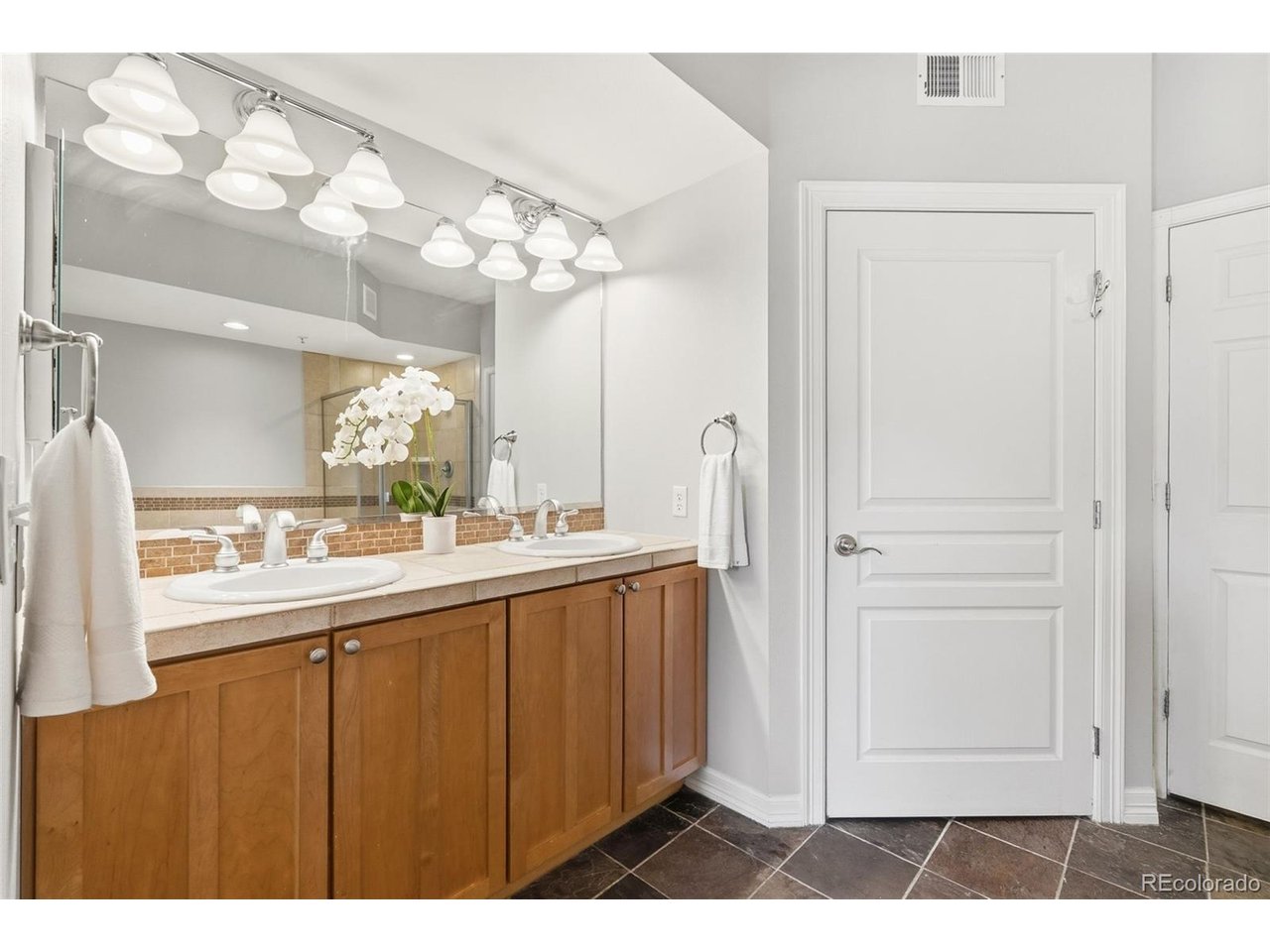 1705 N Gaylord St 207