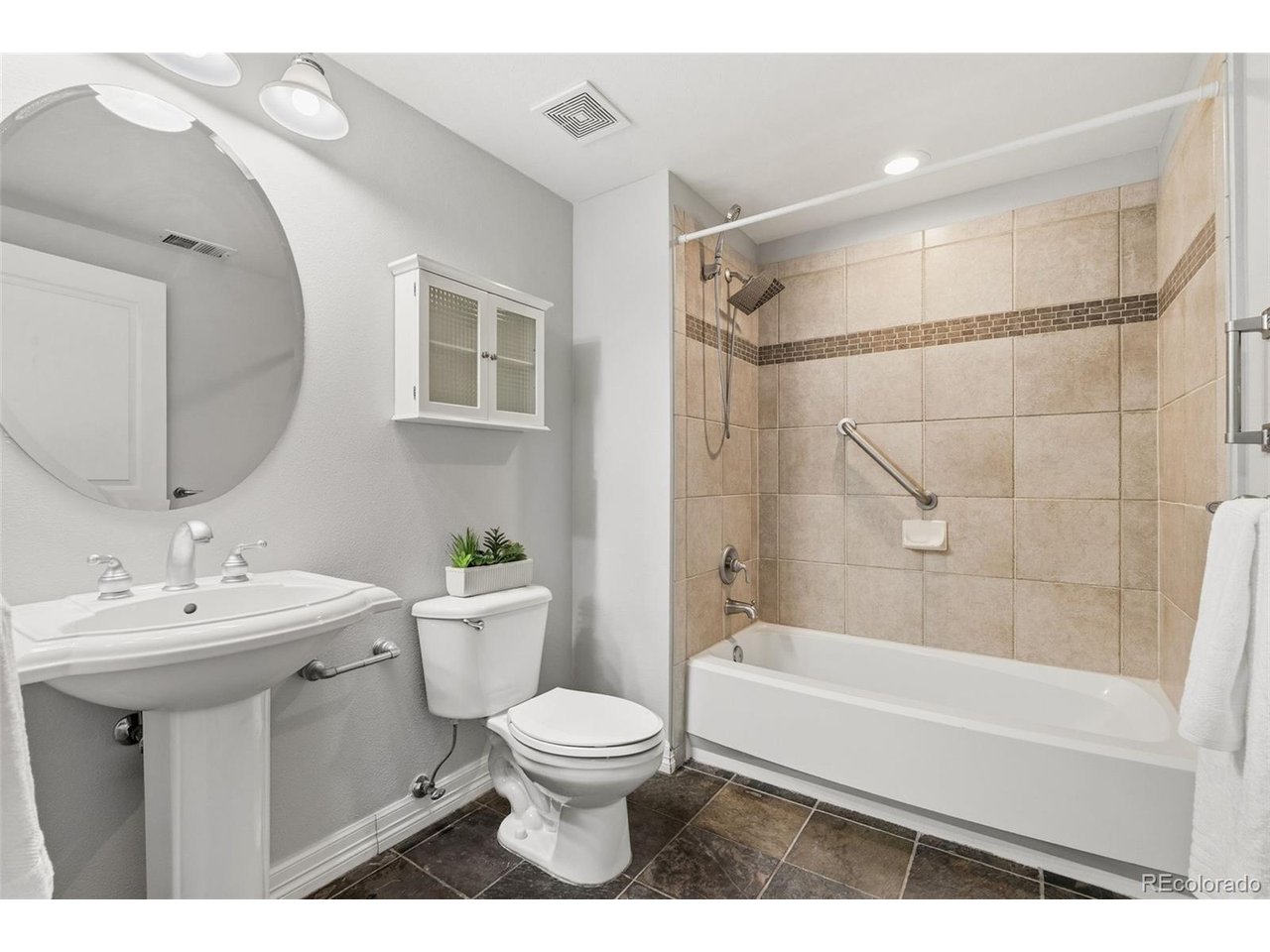 1705 N Gaylord St 207