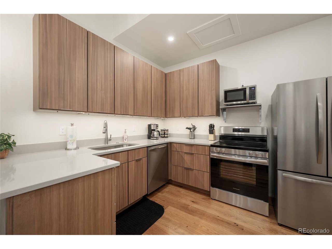 824 Grand Ave