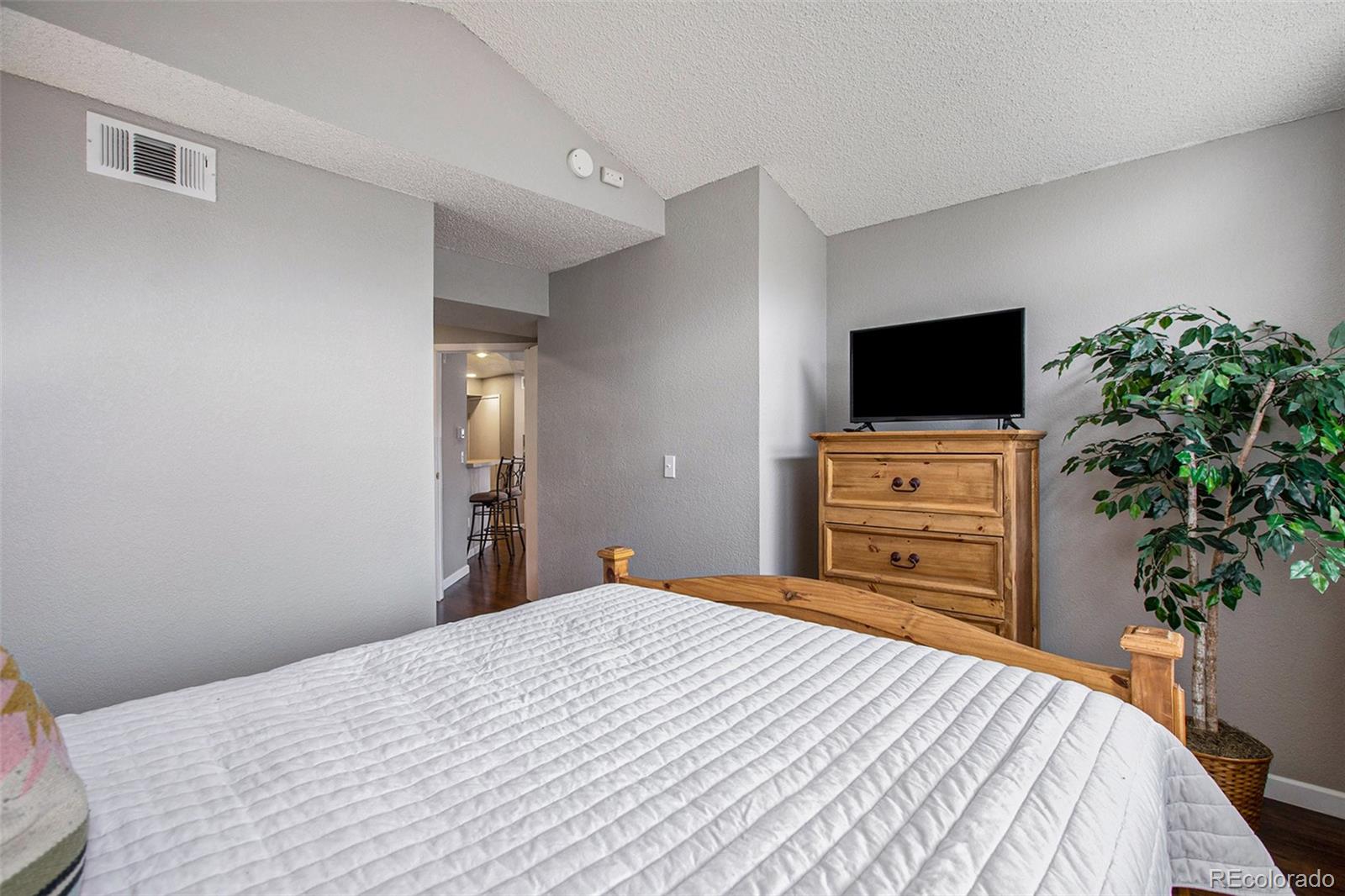 6001 S Yosemite Street Unit: #F202