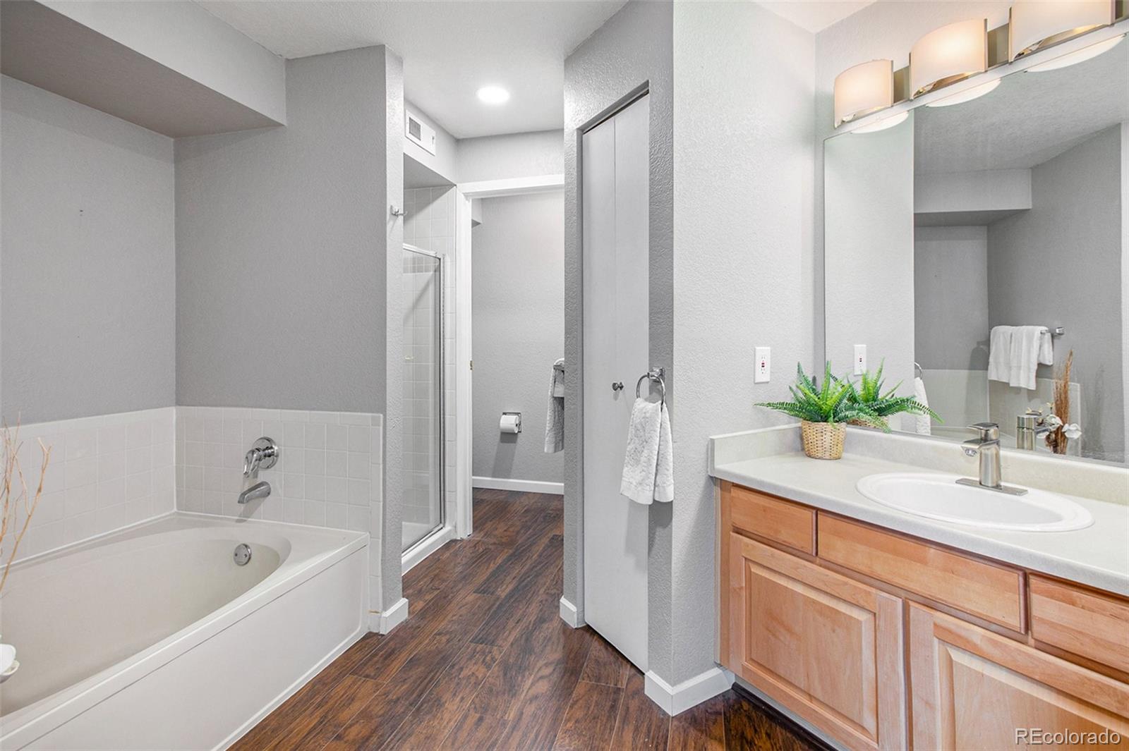 6001 S Yosemite Street Unit: #F202