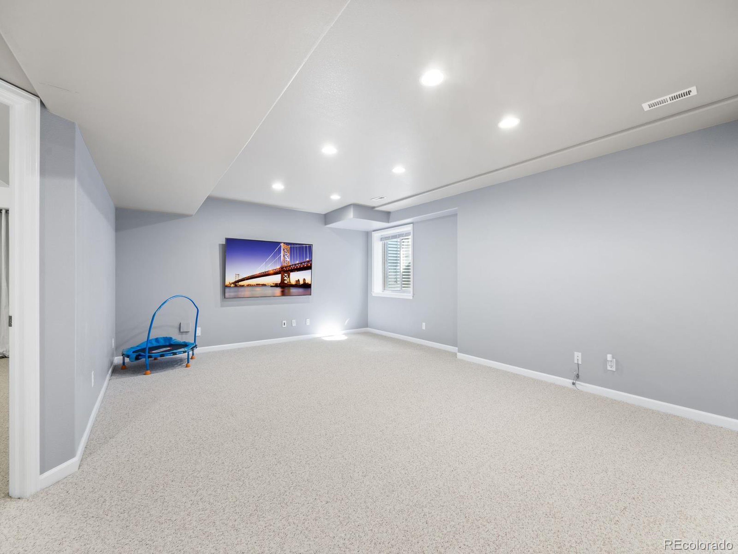 8474 Coyote Dr