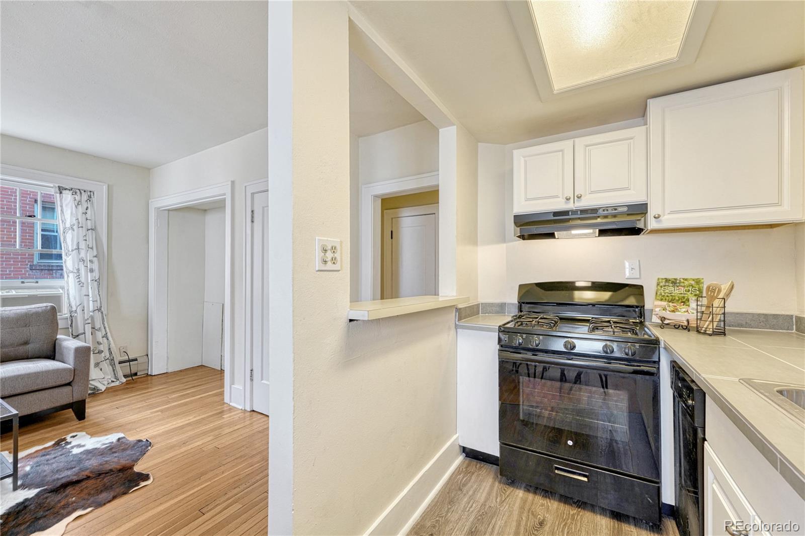 1275 N Clarkson Street Unit: 6