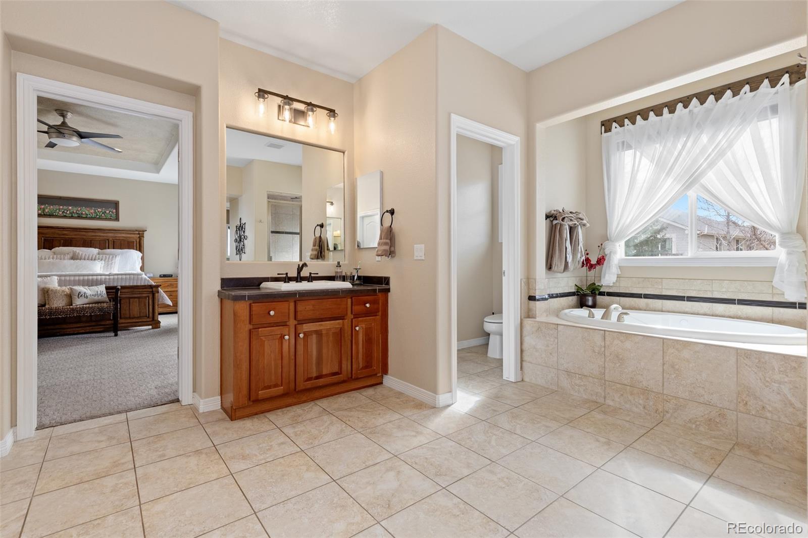 10996 Glengate Circle