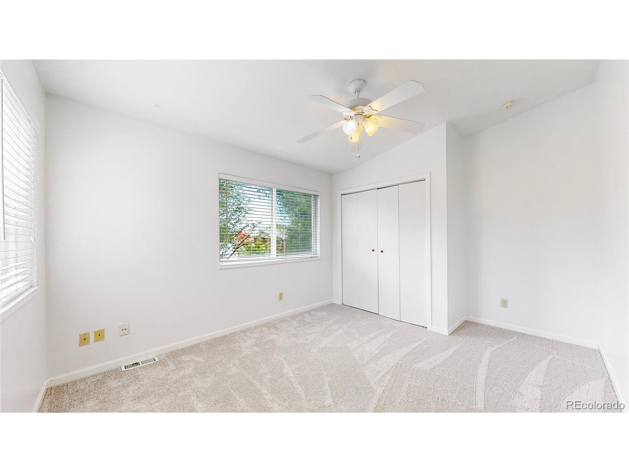 10462 W Ida Pl