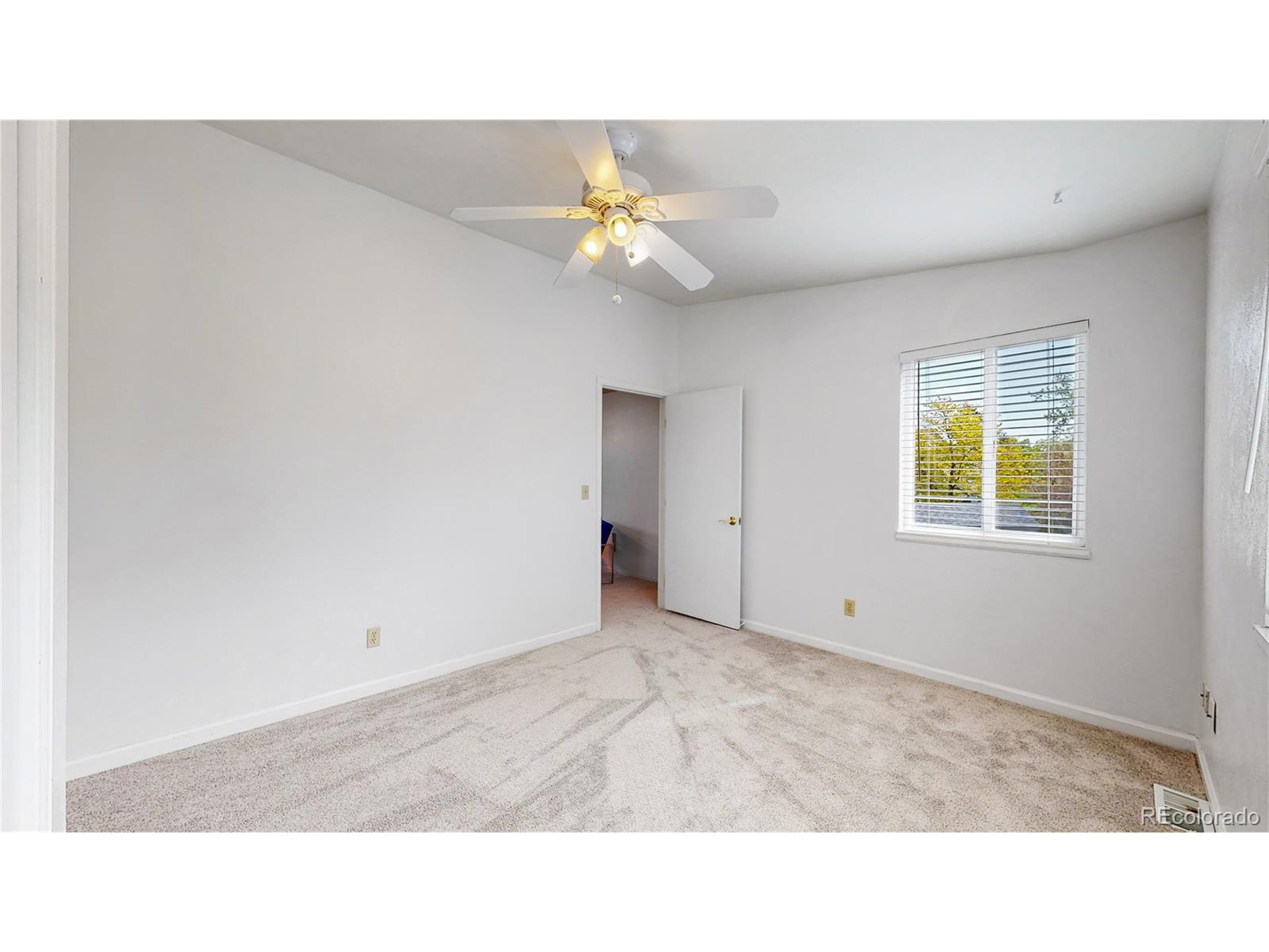 10462 W Ida Pl