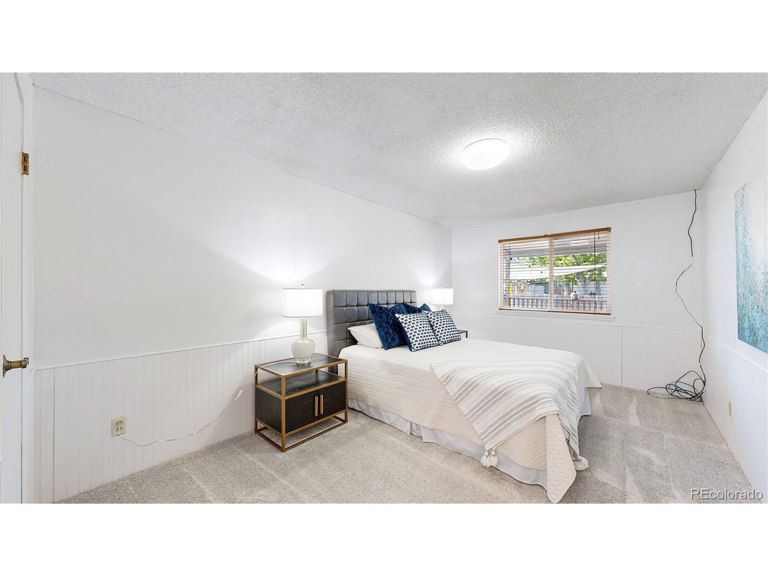 10462 W Ida Pl