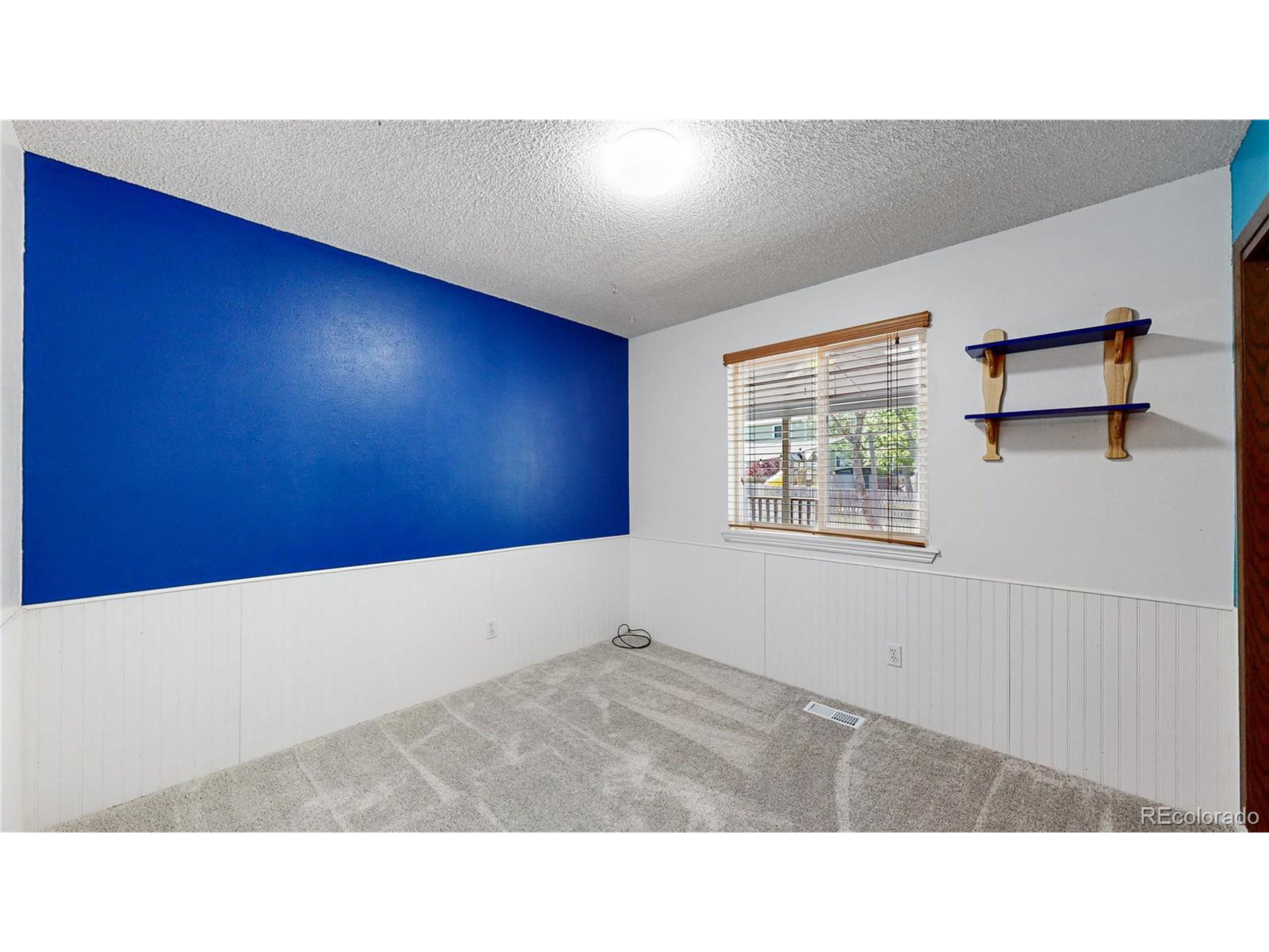 10462 W Ida Pl