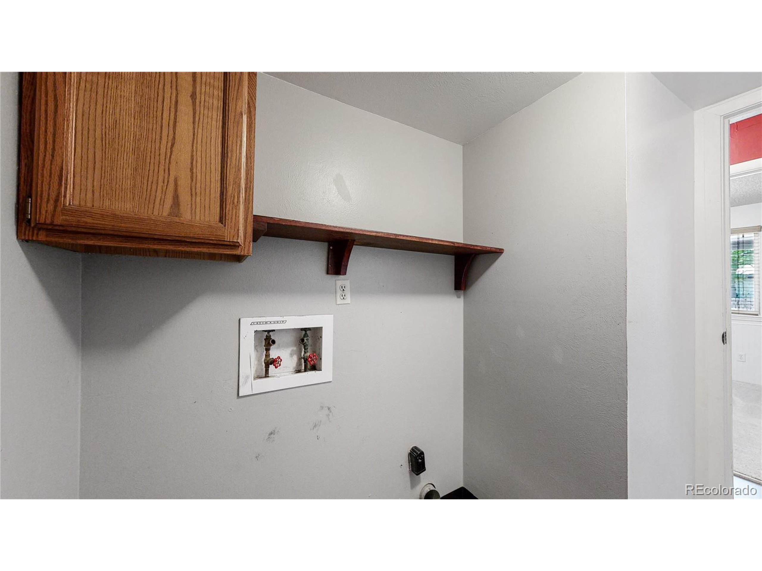 10462 W Ida Pl
