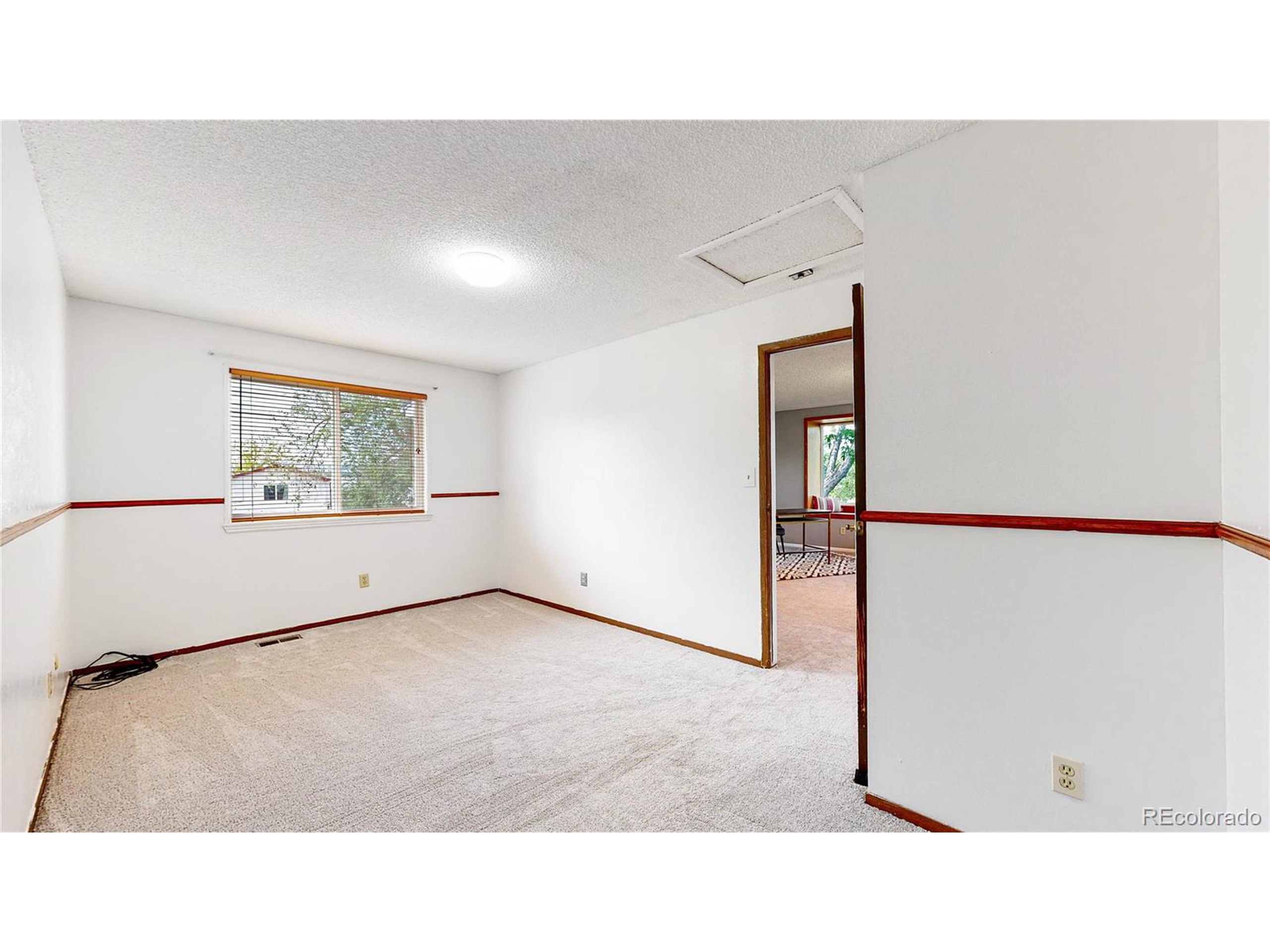 10462 W Ida Pl