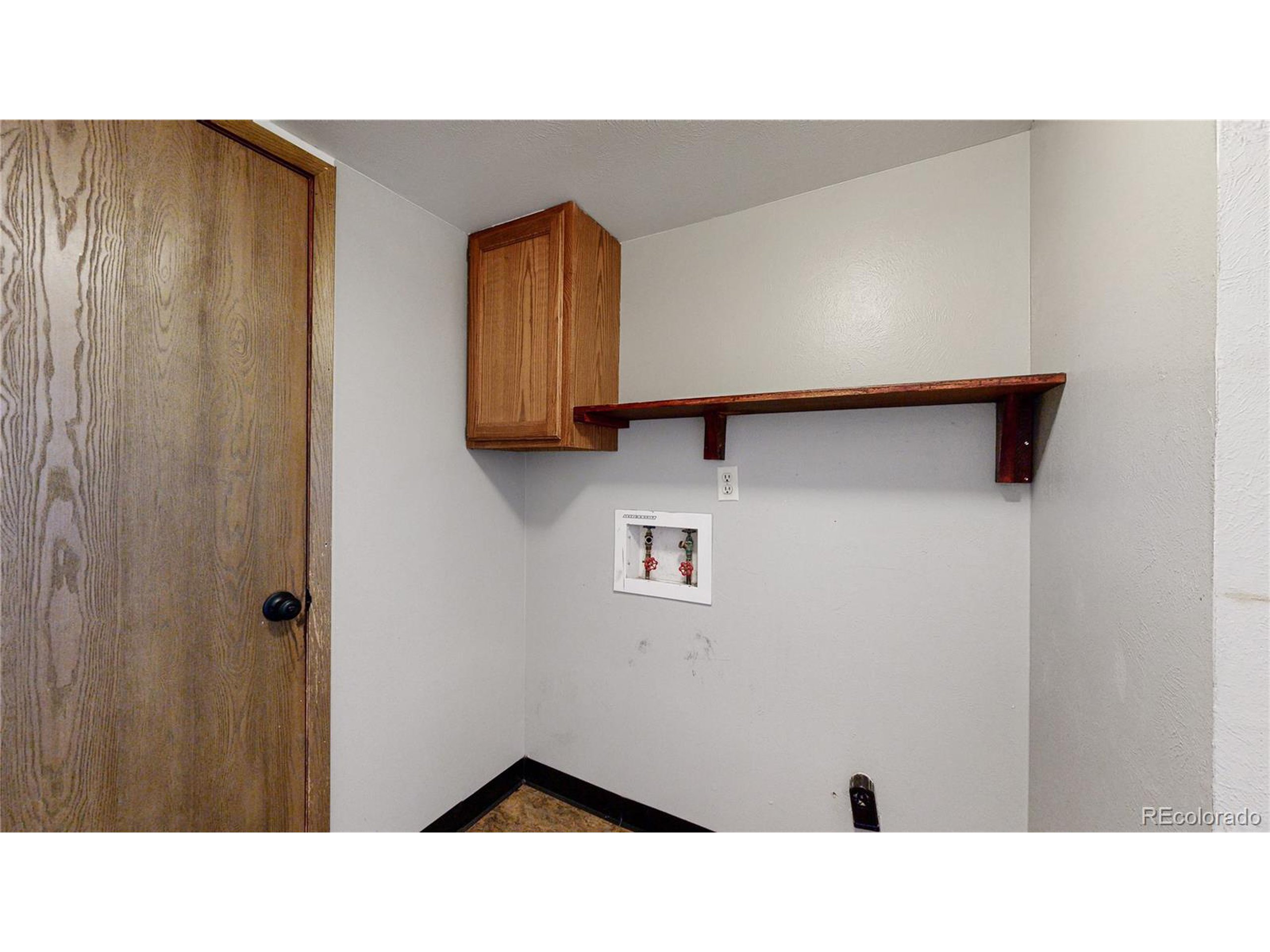 10462 W Ida Pl
