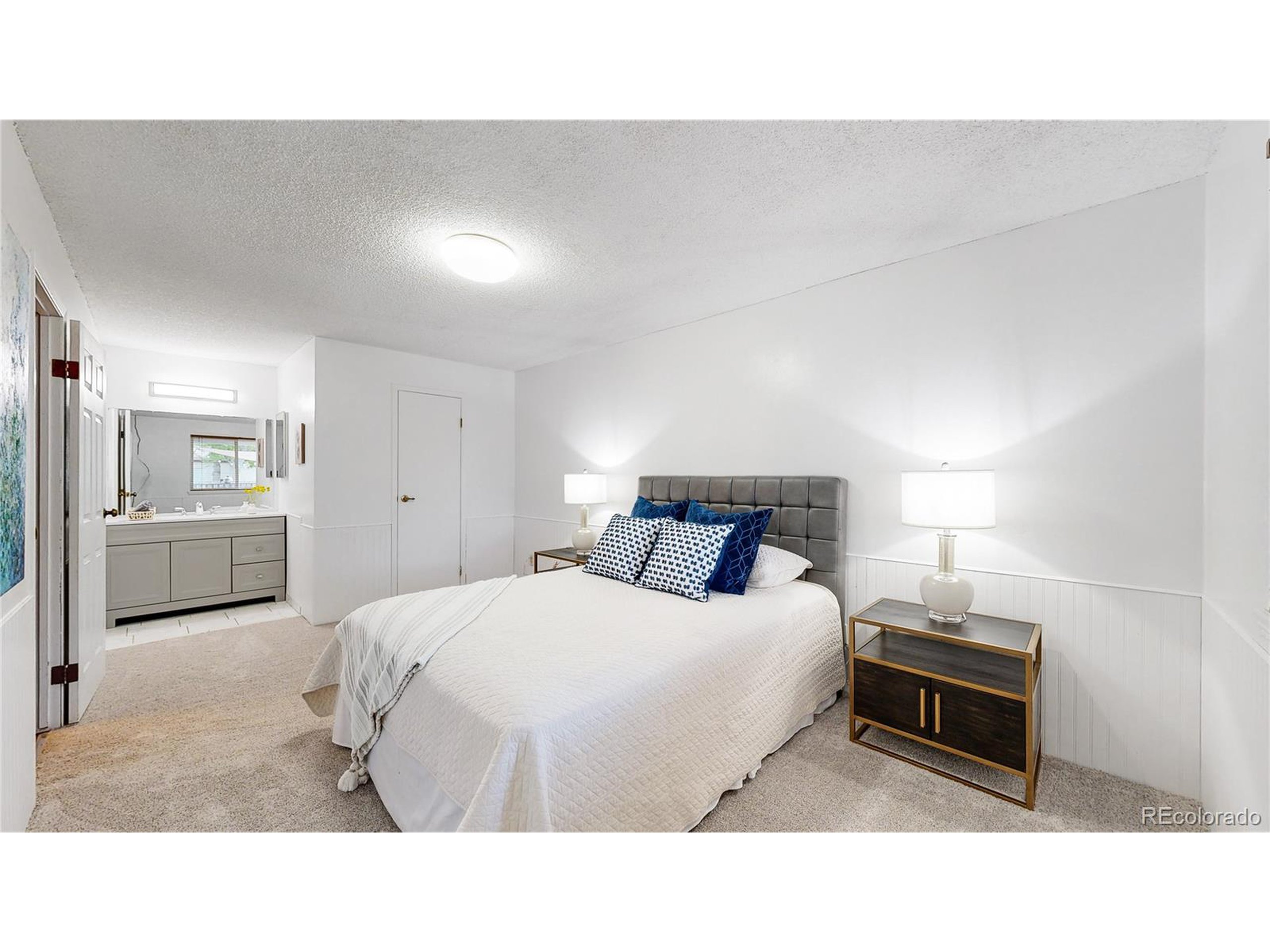10462 W Ida Pl