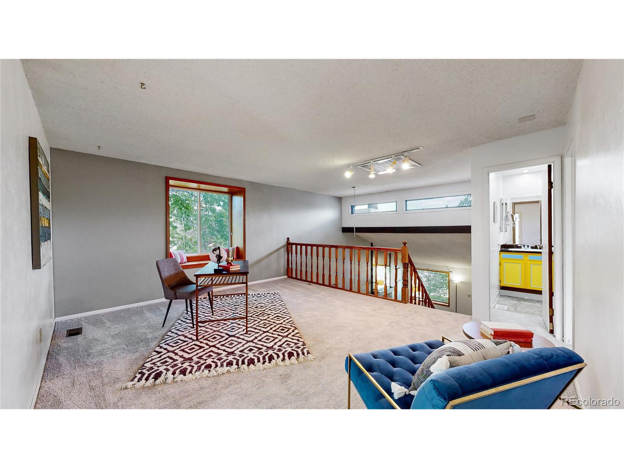 10462 W Ida Pl
