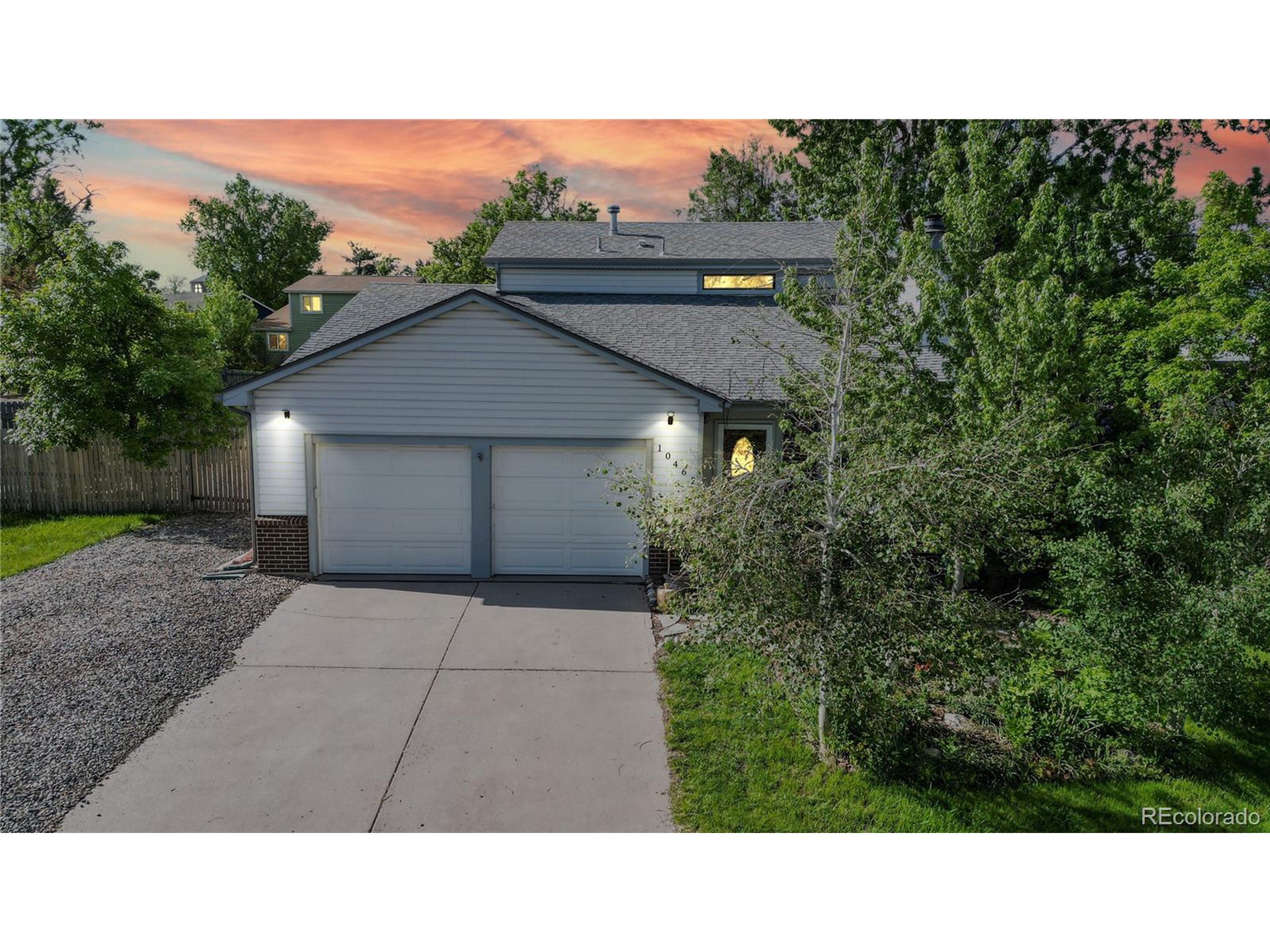 10462 W Ida Pl