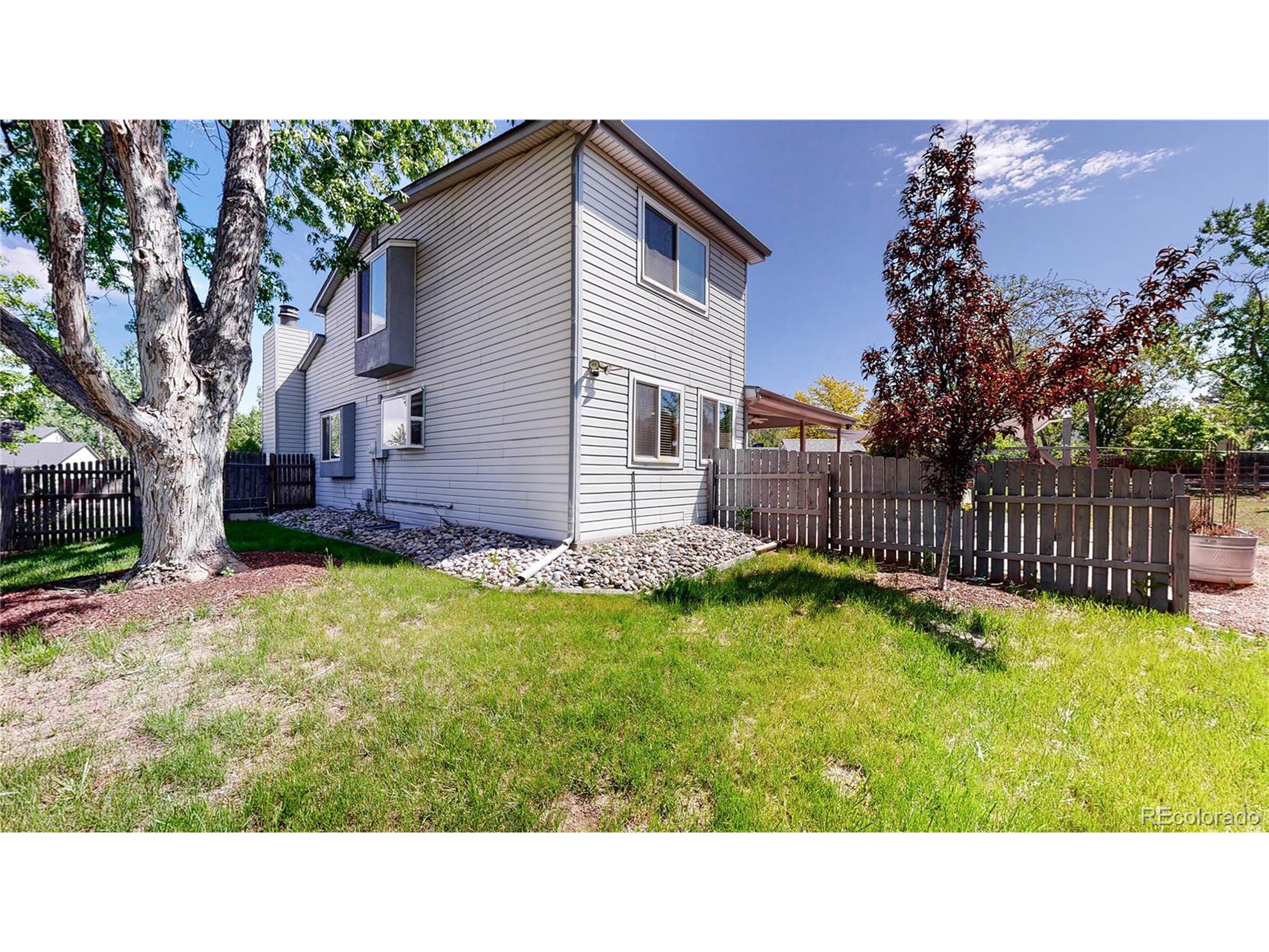 10462 W Ida Pl