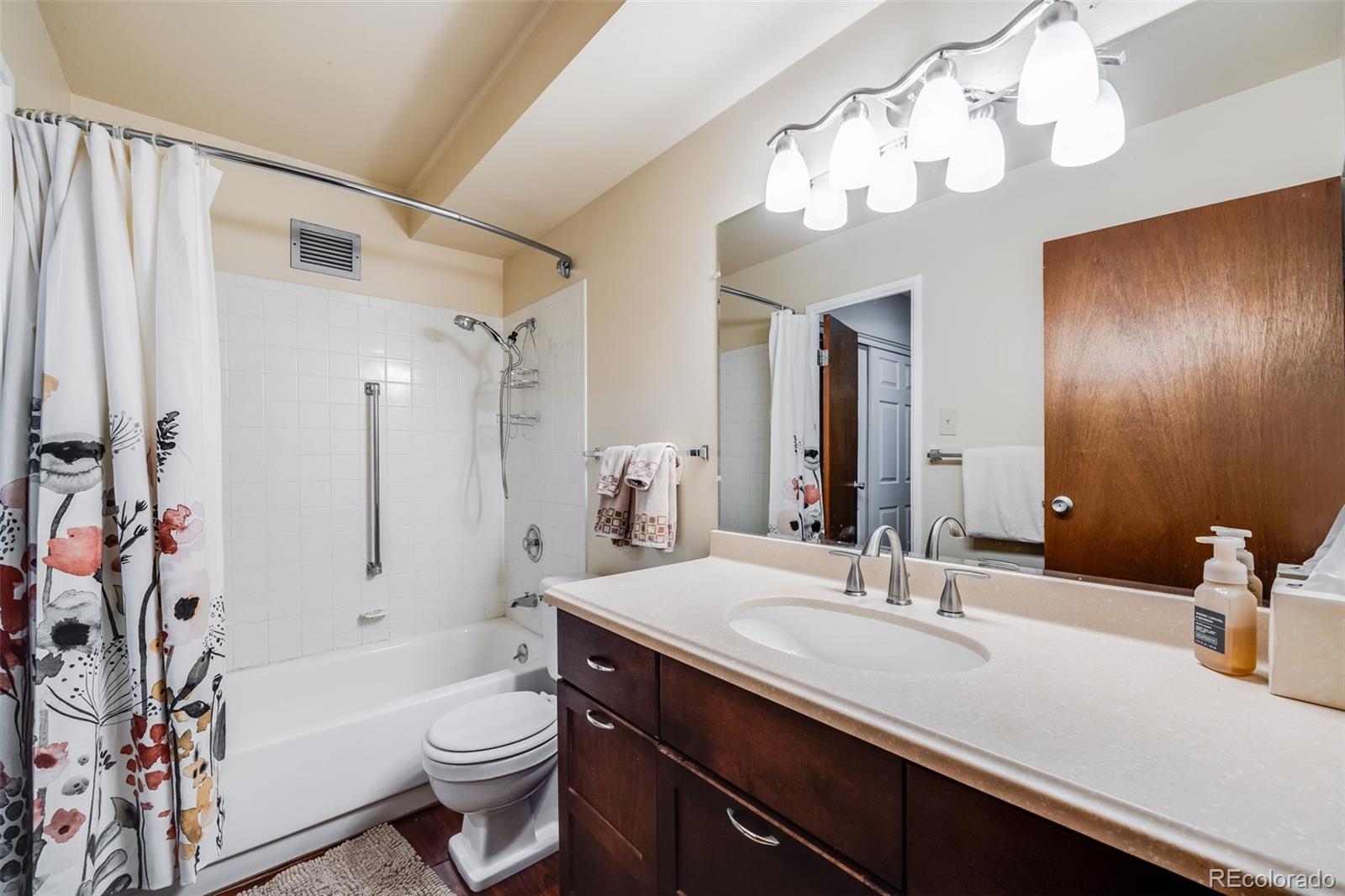 350 S Clinton Street Unit: 7A