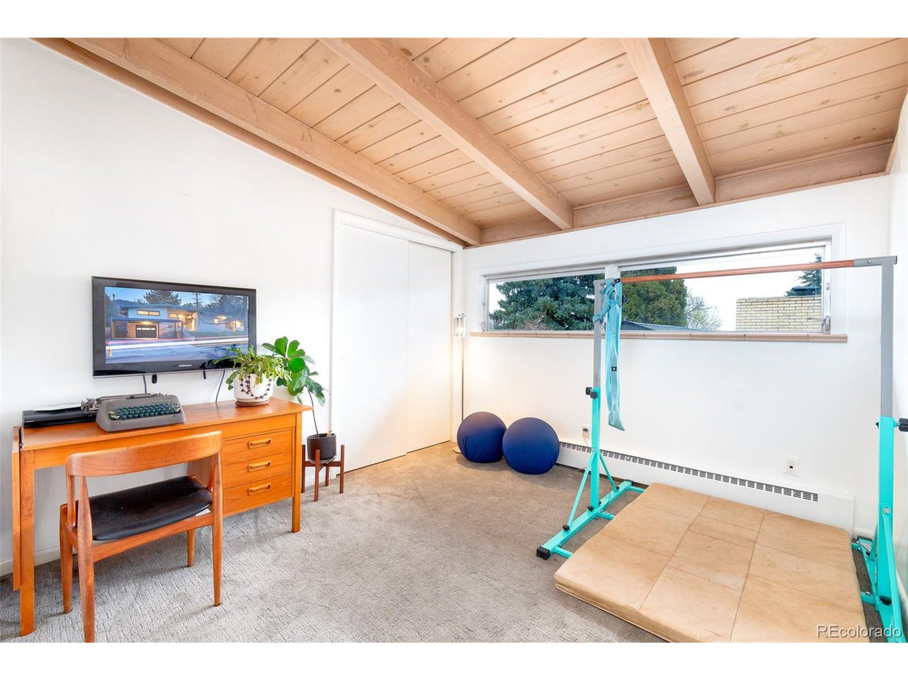 1111 Parkview Blvd