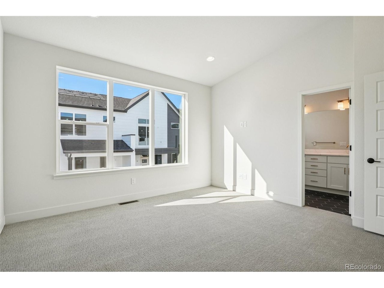 3126 W Bonfils Pl