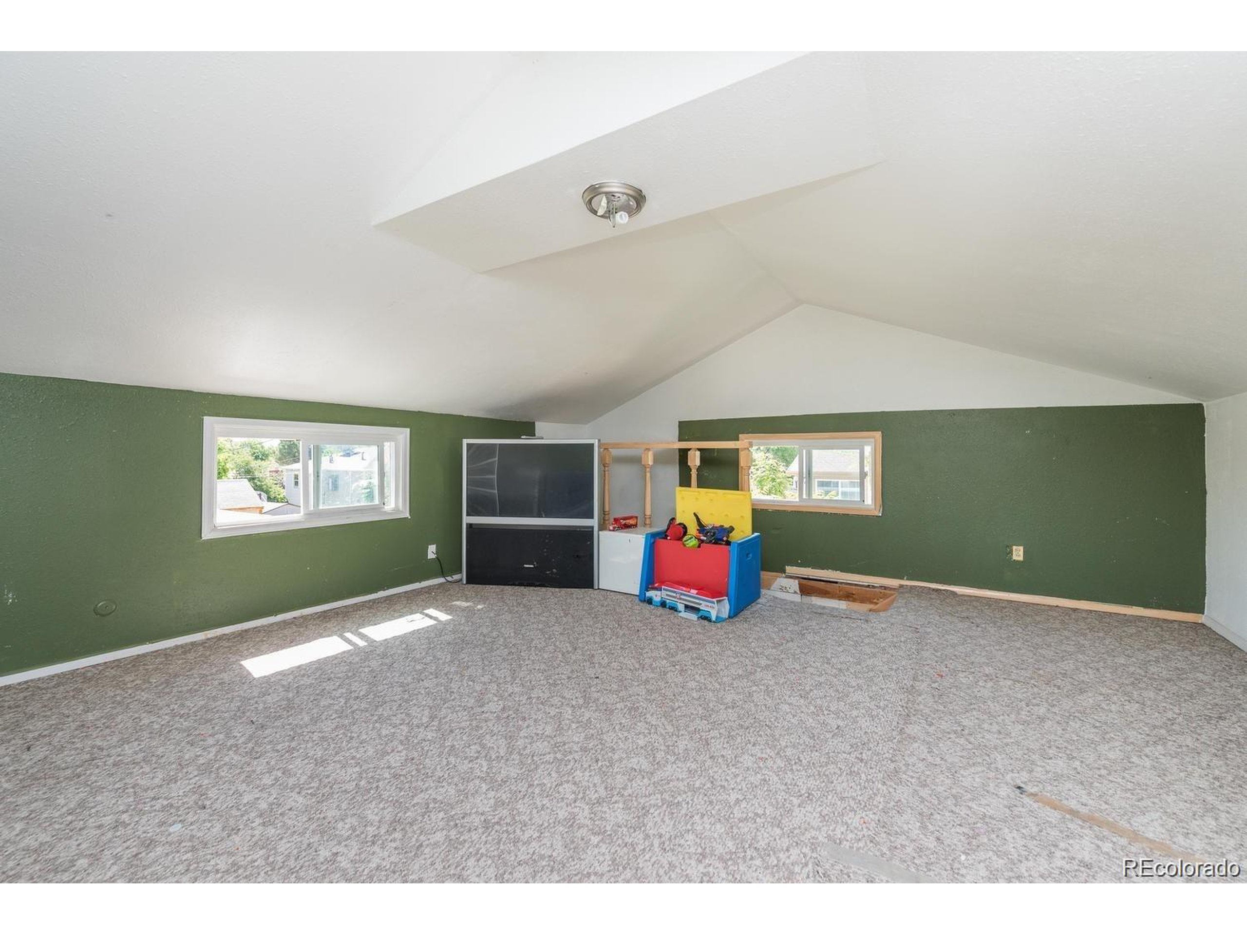 1940 E 95th Ave