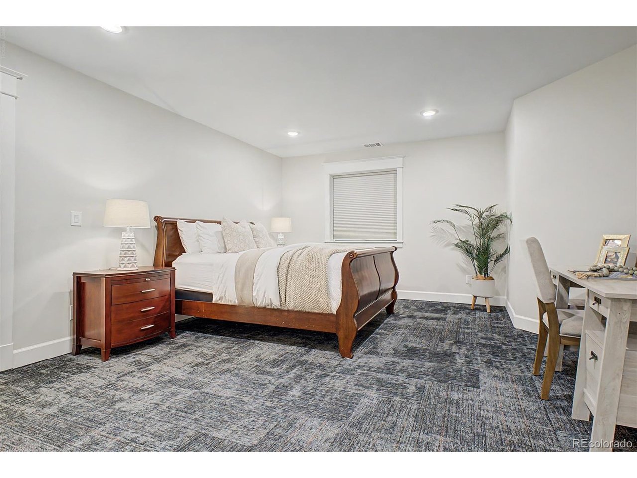 312 W Charles St
