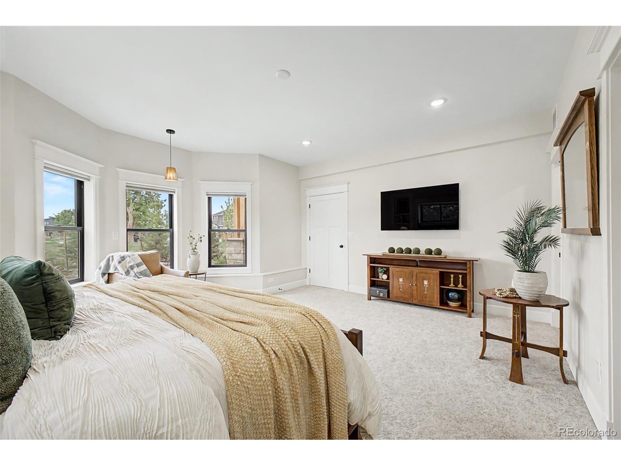 312 W Charles St