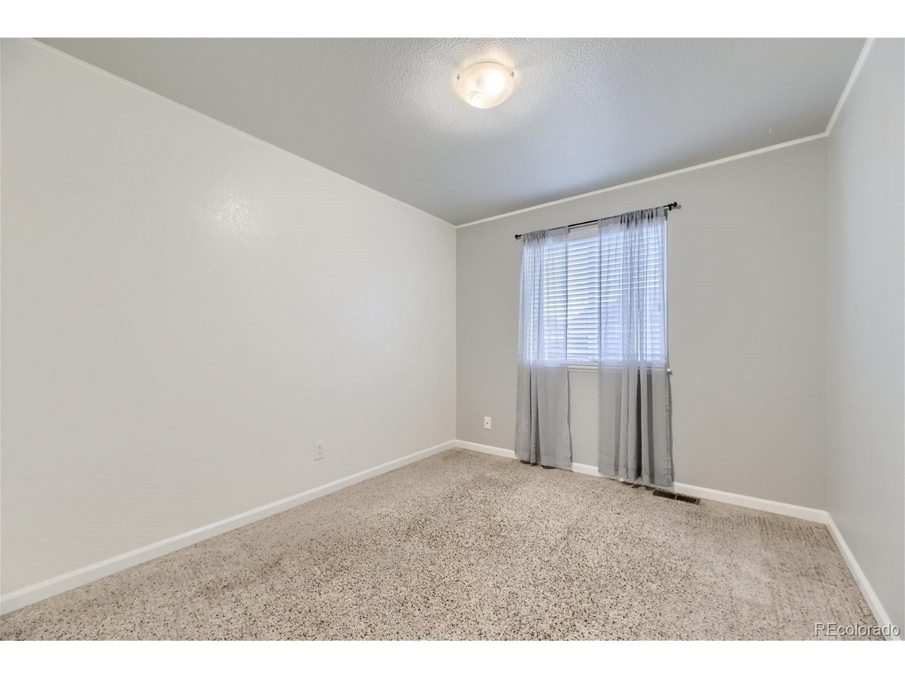19648 Glendale Ln