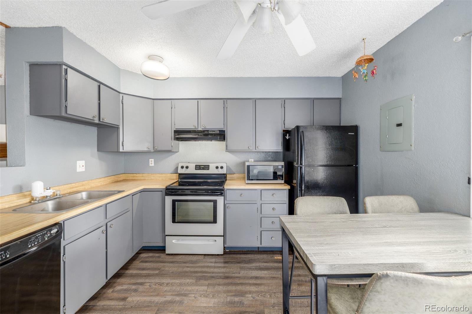 2530 Knob Hill Court