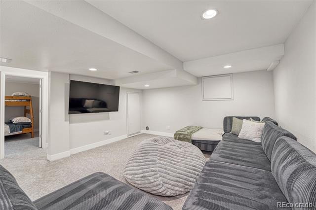 2522 W 108th Place