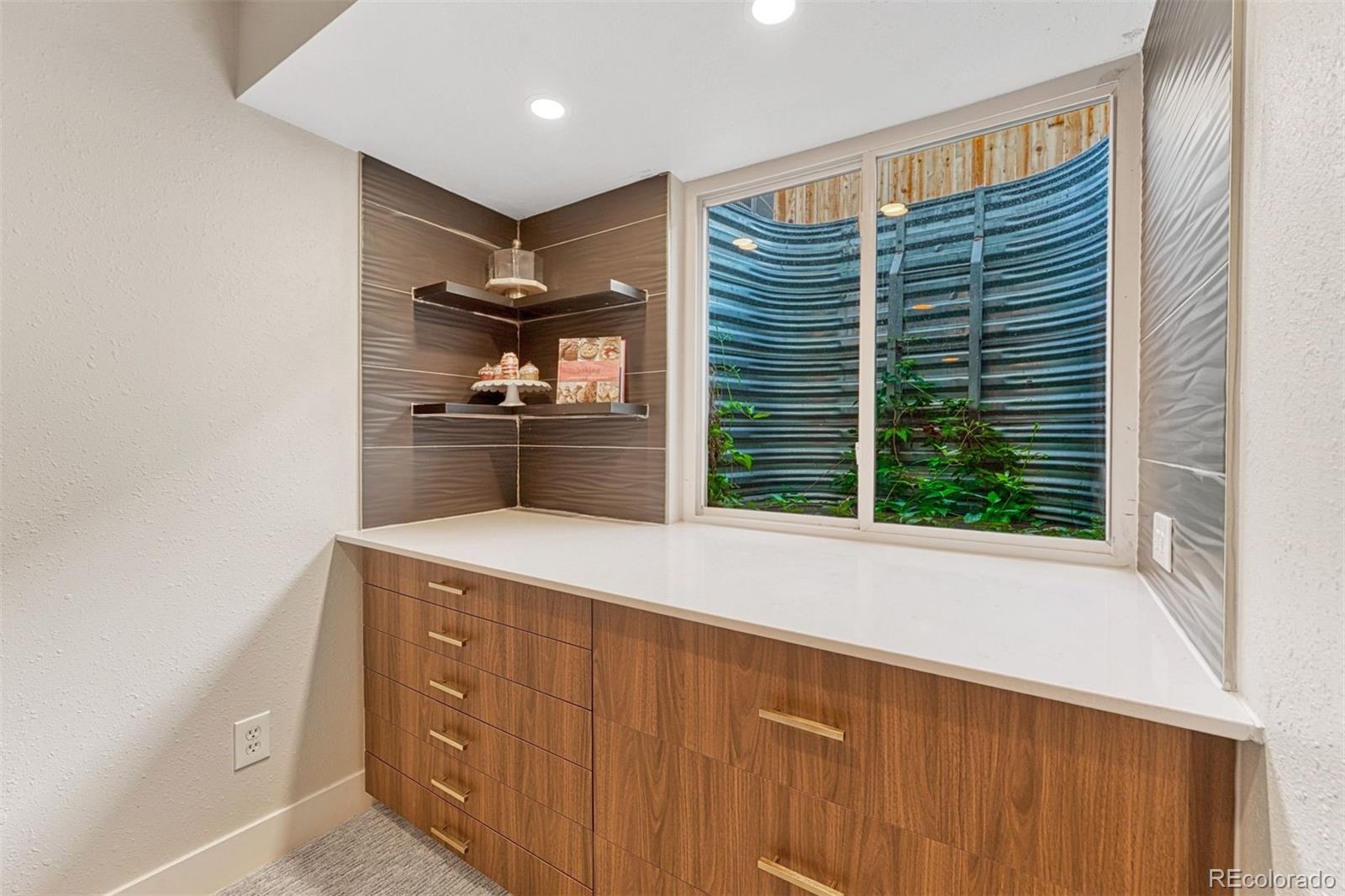 2522 W 108th Place