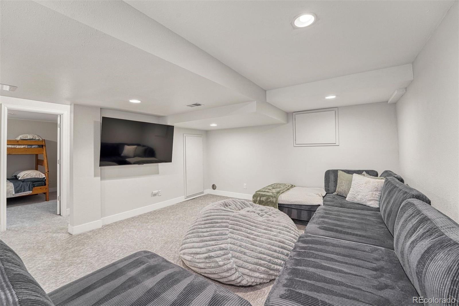 2522 W 108th Place
