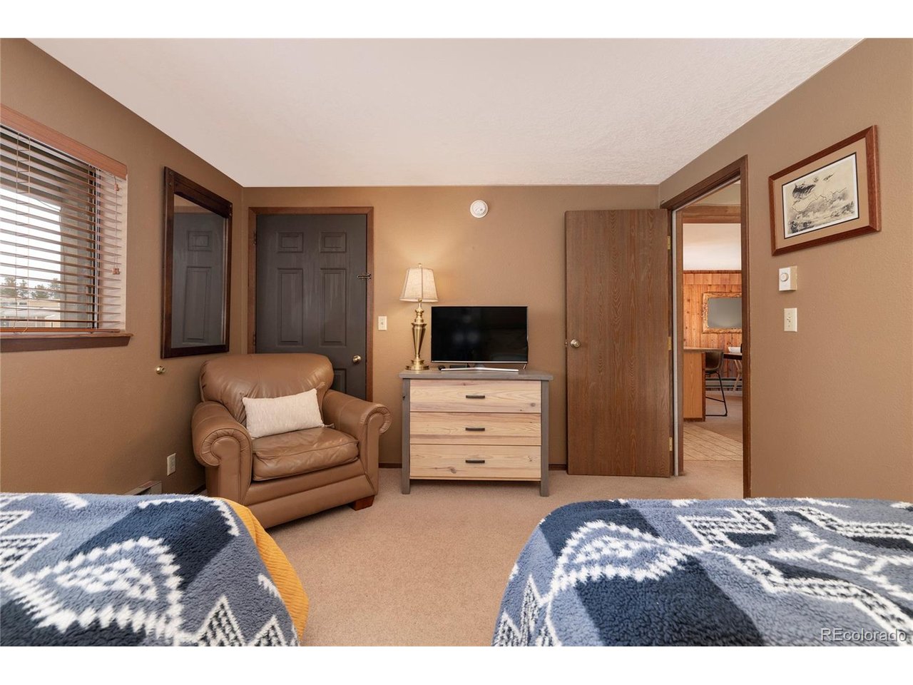 220 Village Dr 20-203