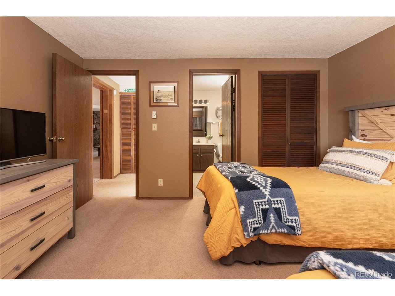 220 Village Dr 20-203