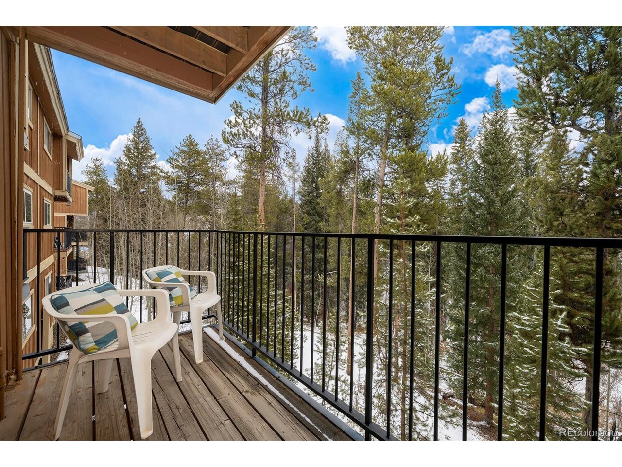 220 Village Dr 20-203